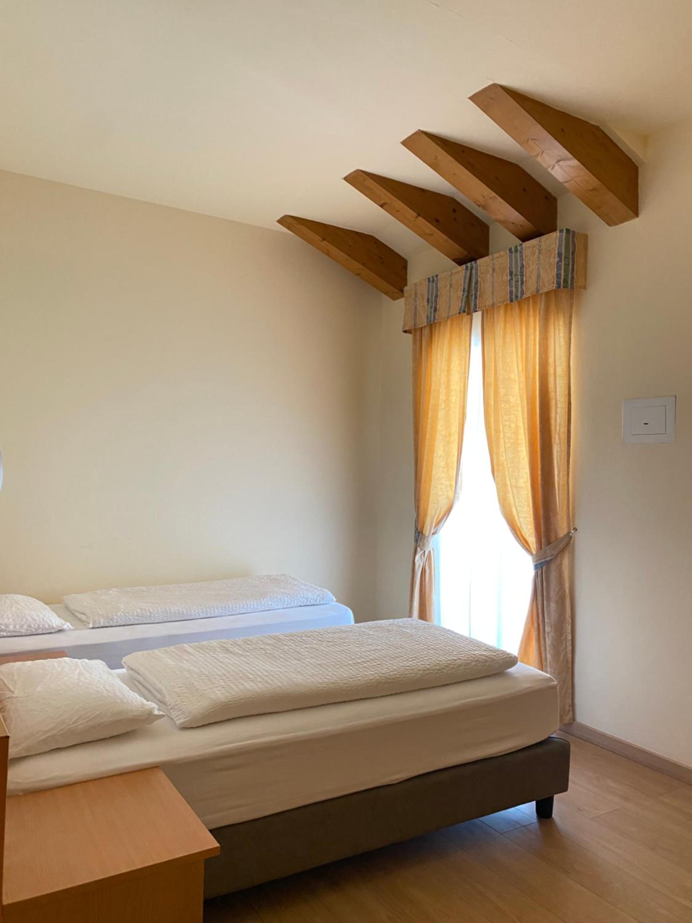 Twin Room with Bathroom photo 1