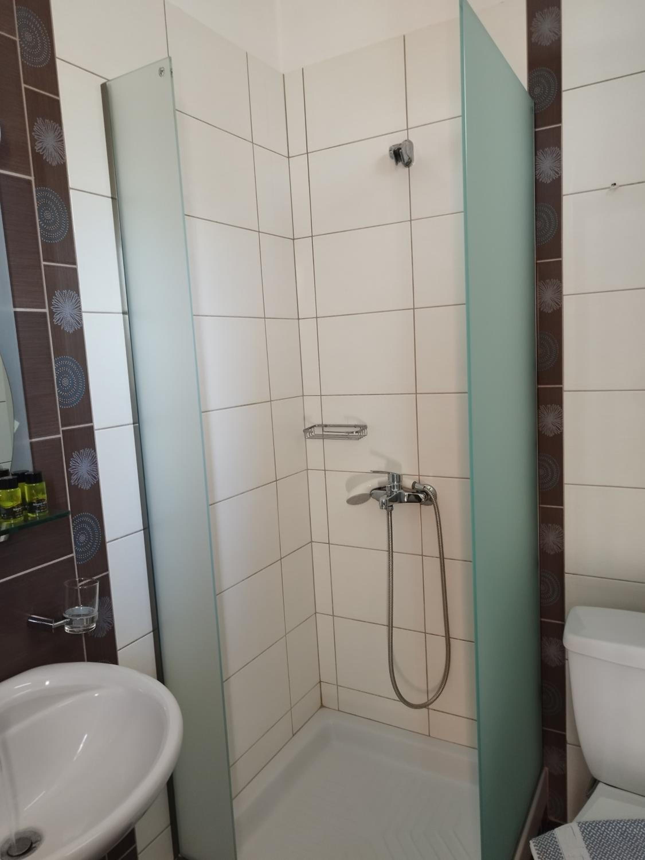 Studio (2 Adults) - Photo 19