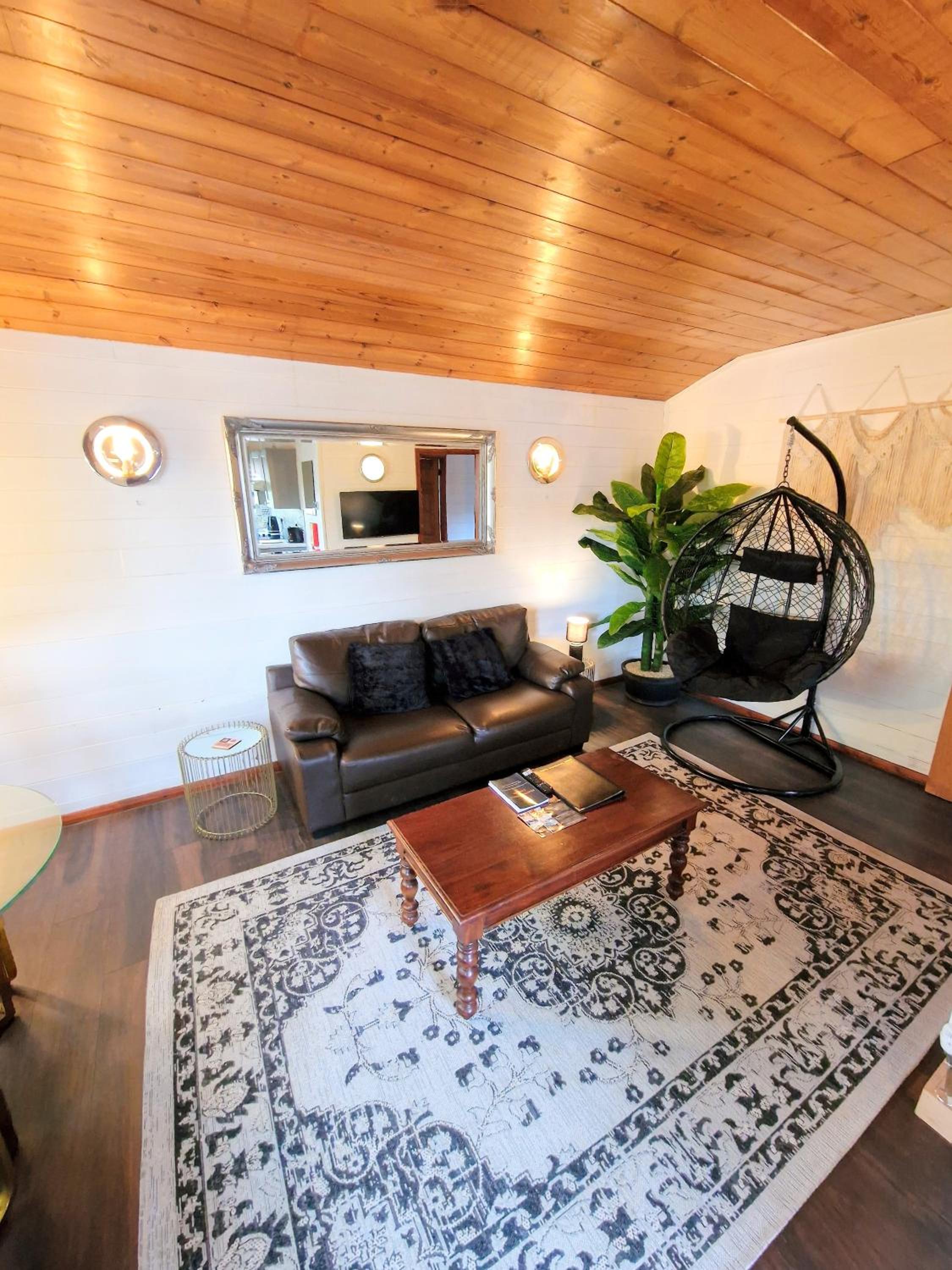 One-Bedroom House - Photo 10