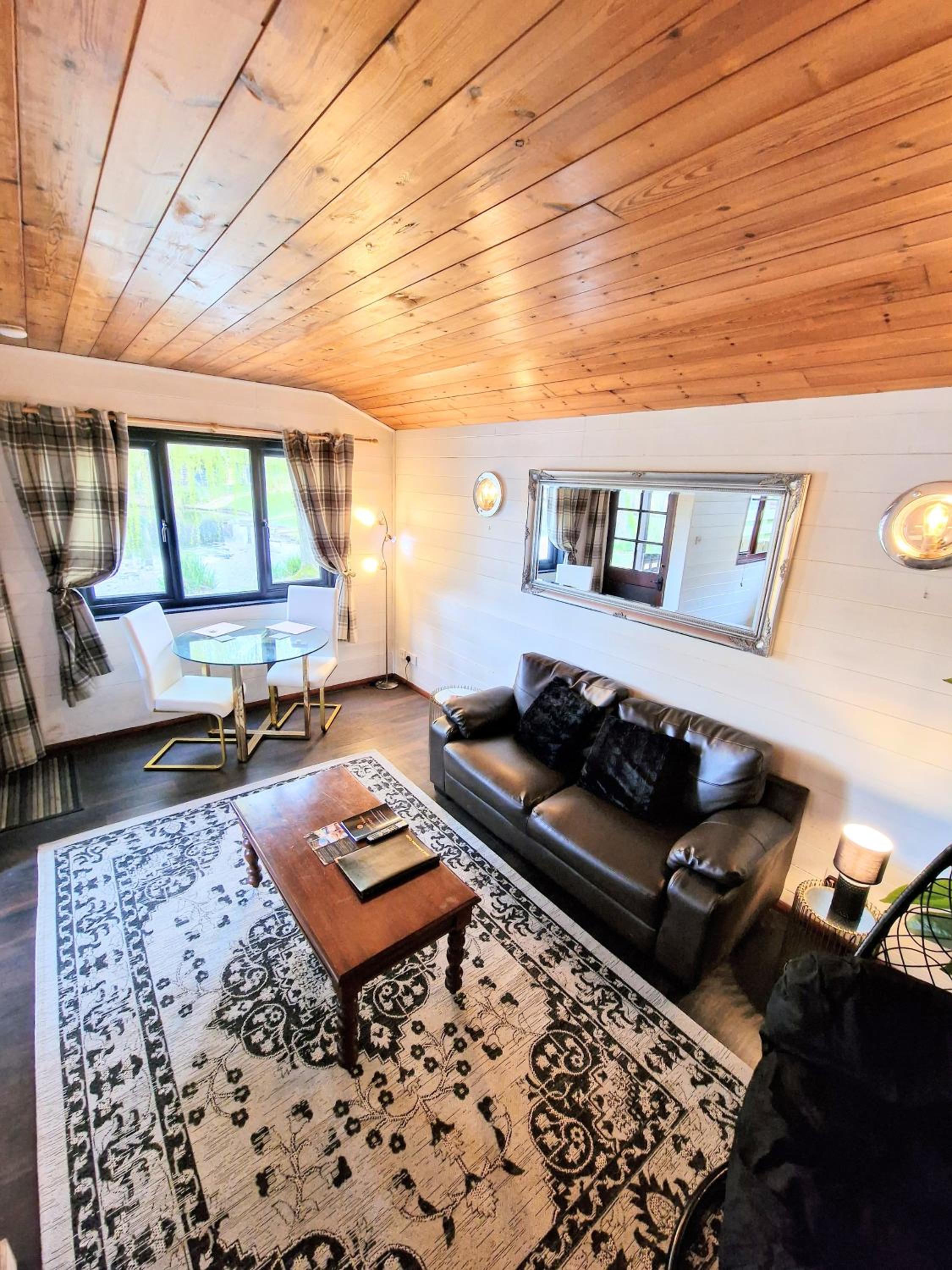 One-Bedroom House - Photo 18
