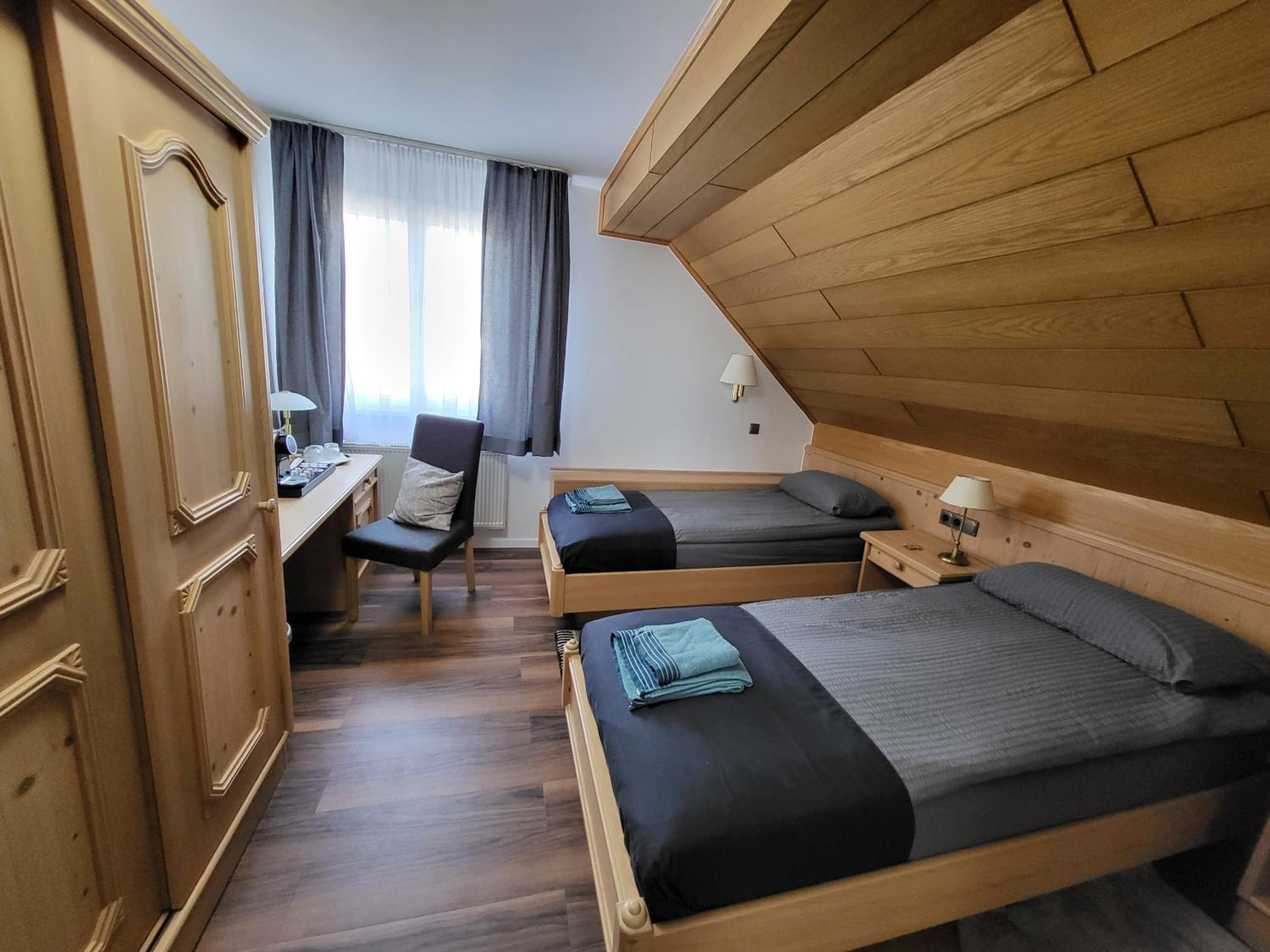 Twin Room with Private Bathroom photo 1
