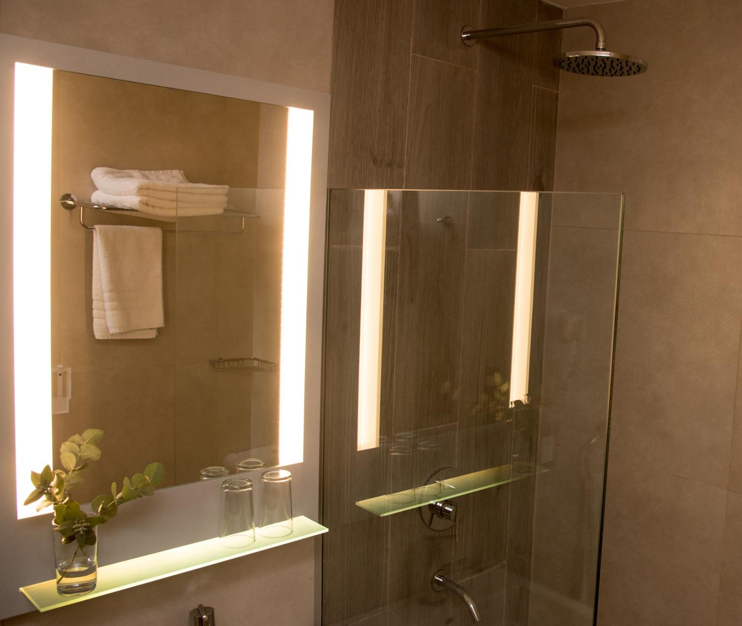 Double or Twin Room with Lake View photo 3