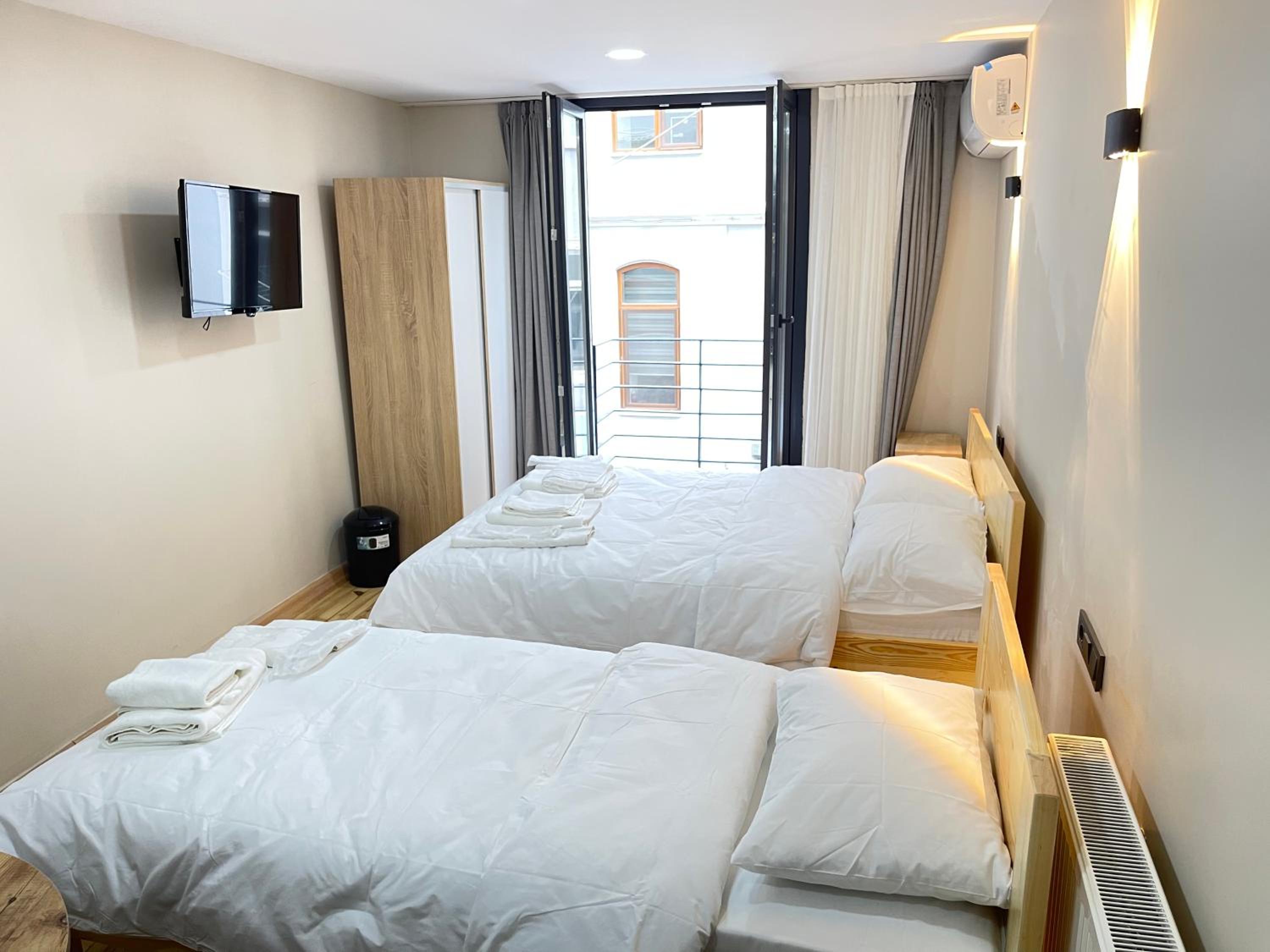Triple Room with Balcony photo 2
