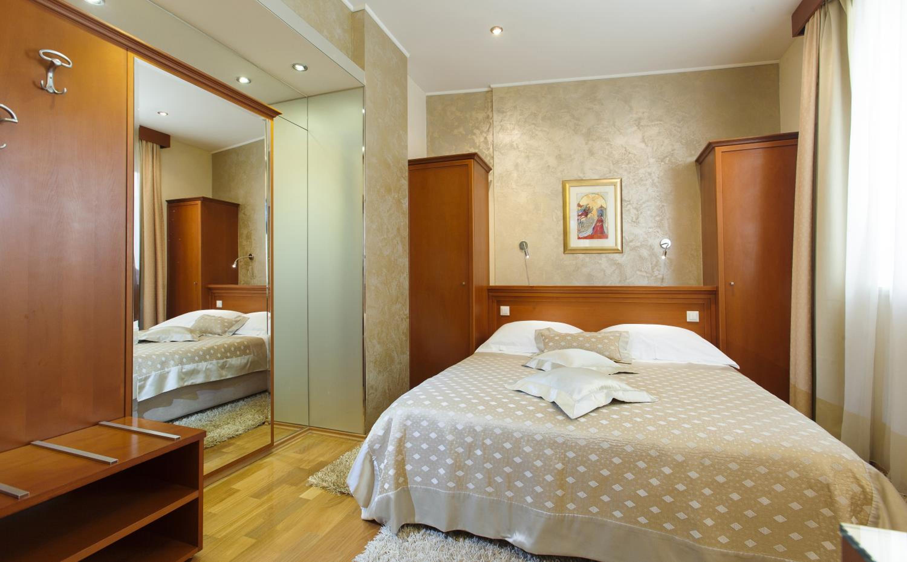 Classic Double Room - Photo 1