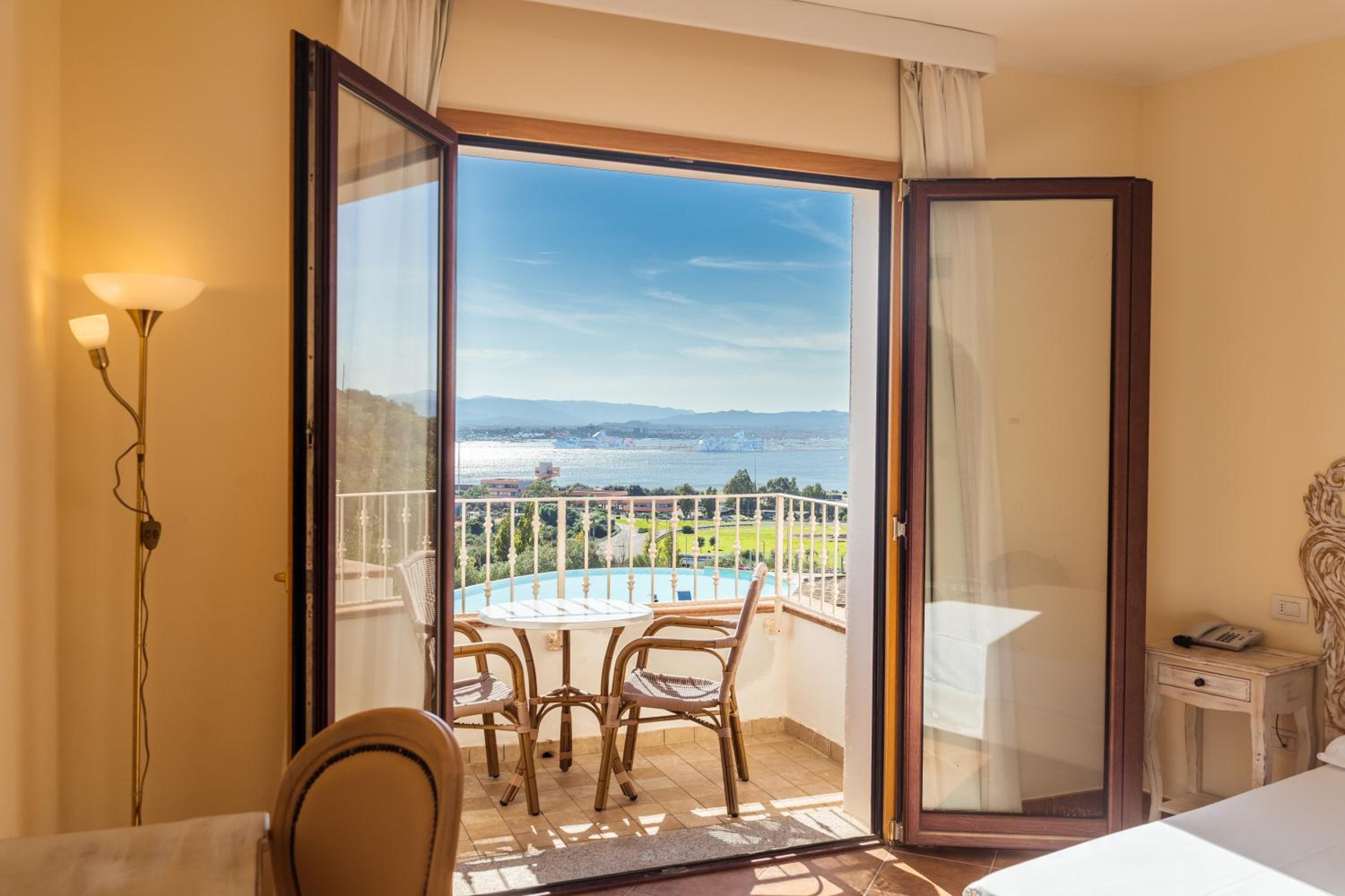 Superior Double Room with Balcony and Port - Photo 6