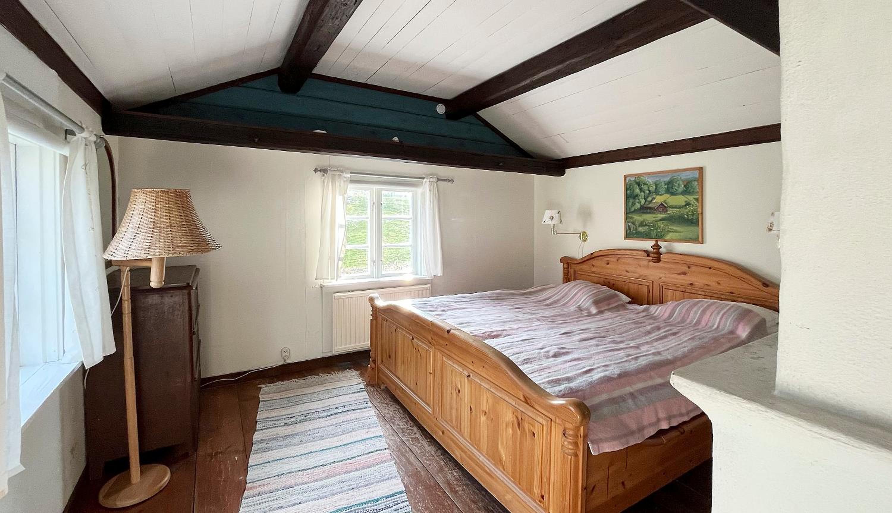 Cottage with Shared Bathroom photo 1