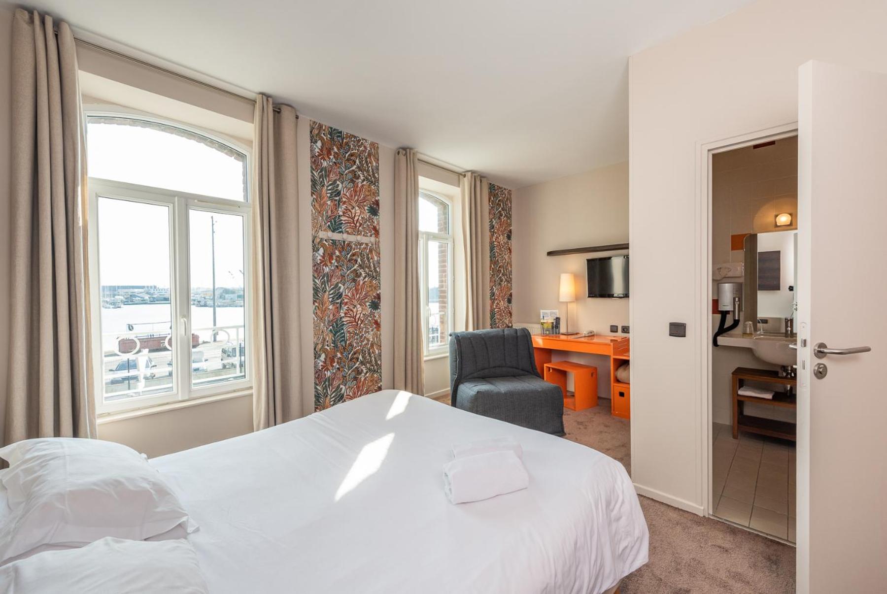 Large Double Room With Harbour View photo 1
