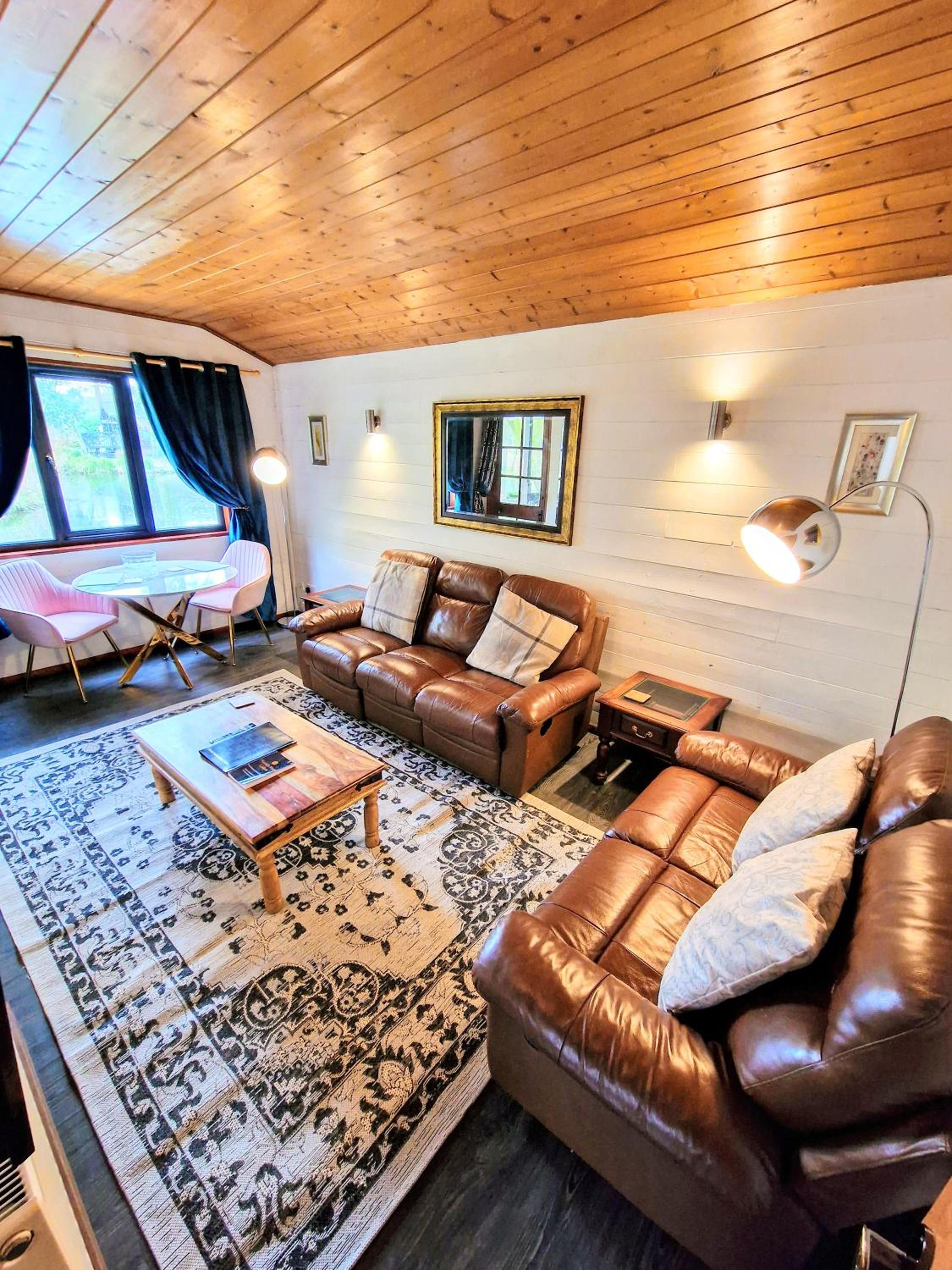 One-Bedroom House photo 1