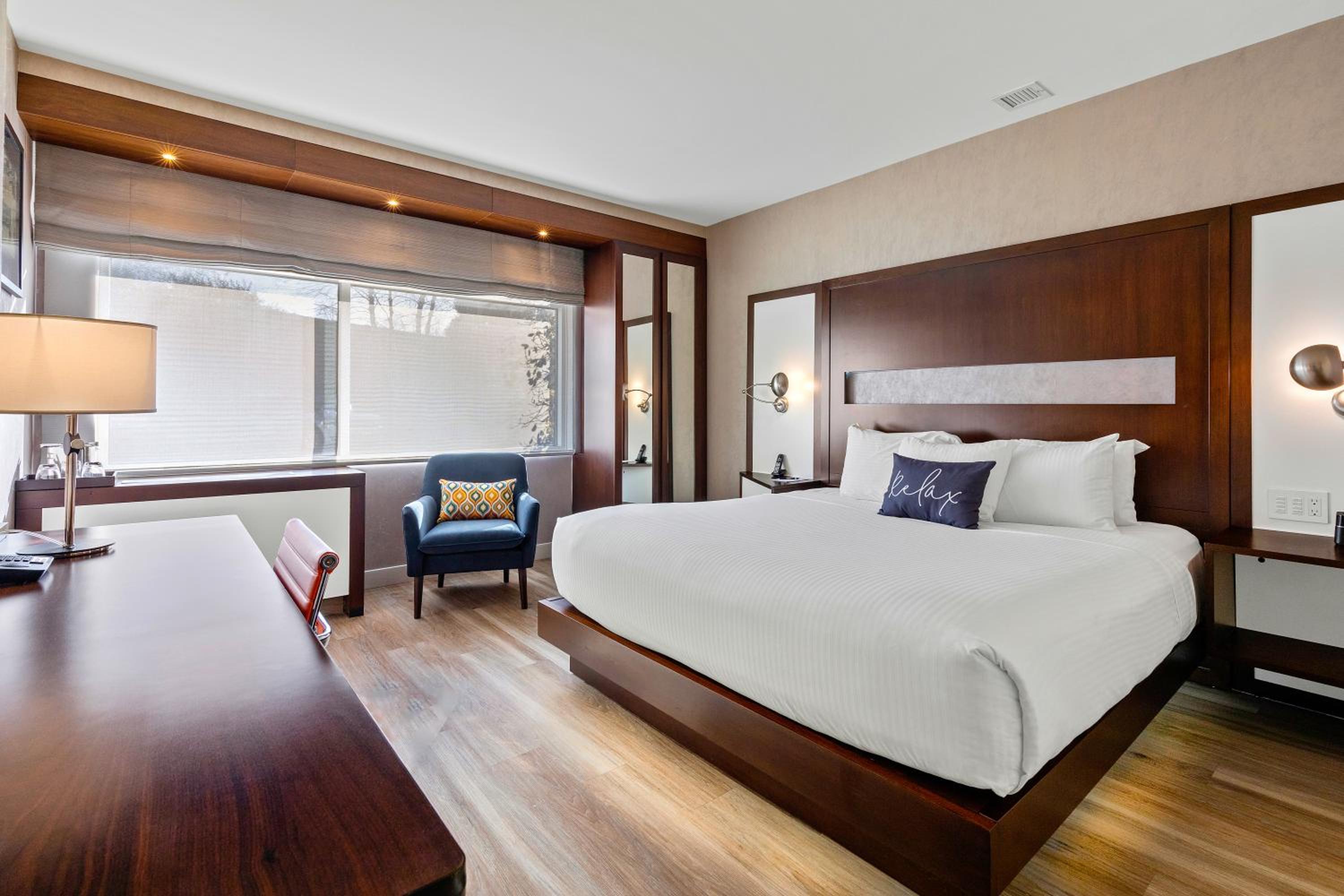 Deluxe King Room - Photo 1