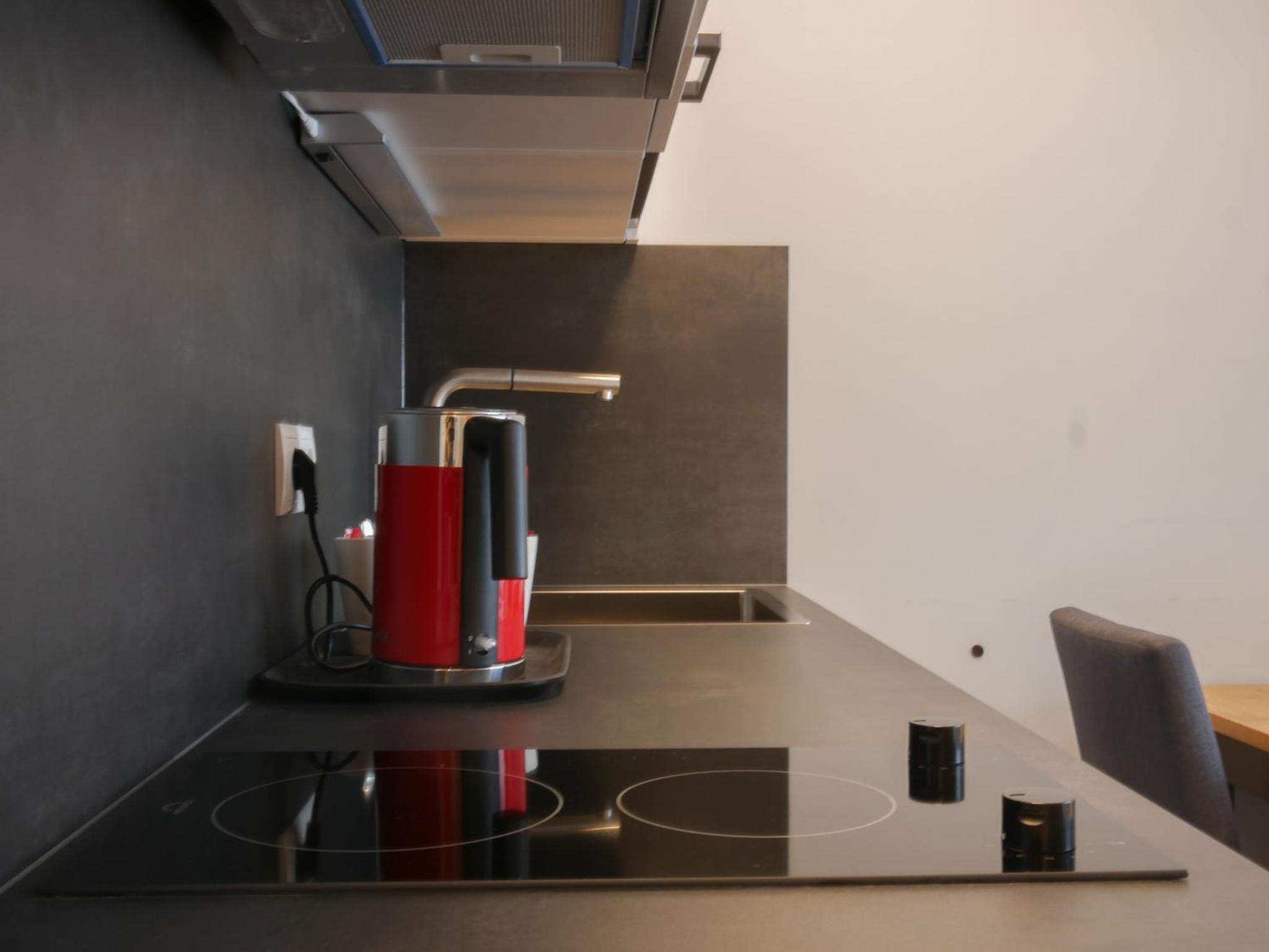 Studio with Balcony - Photo 9