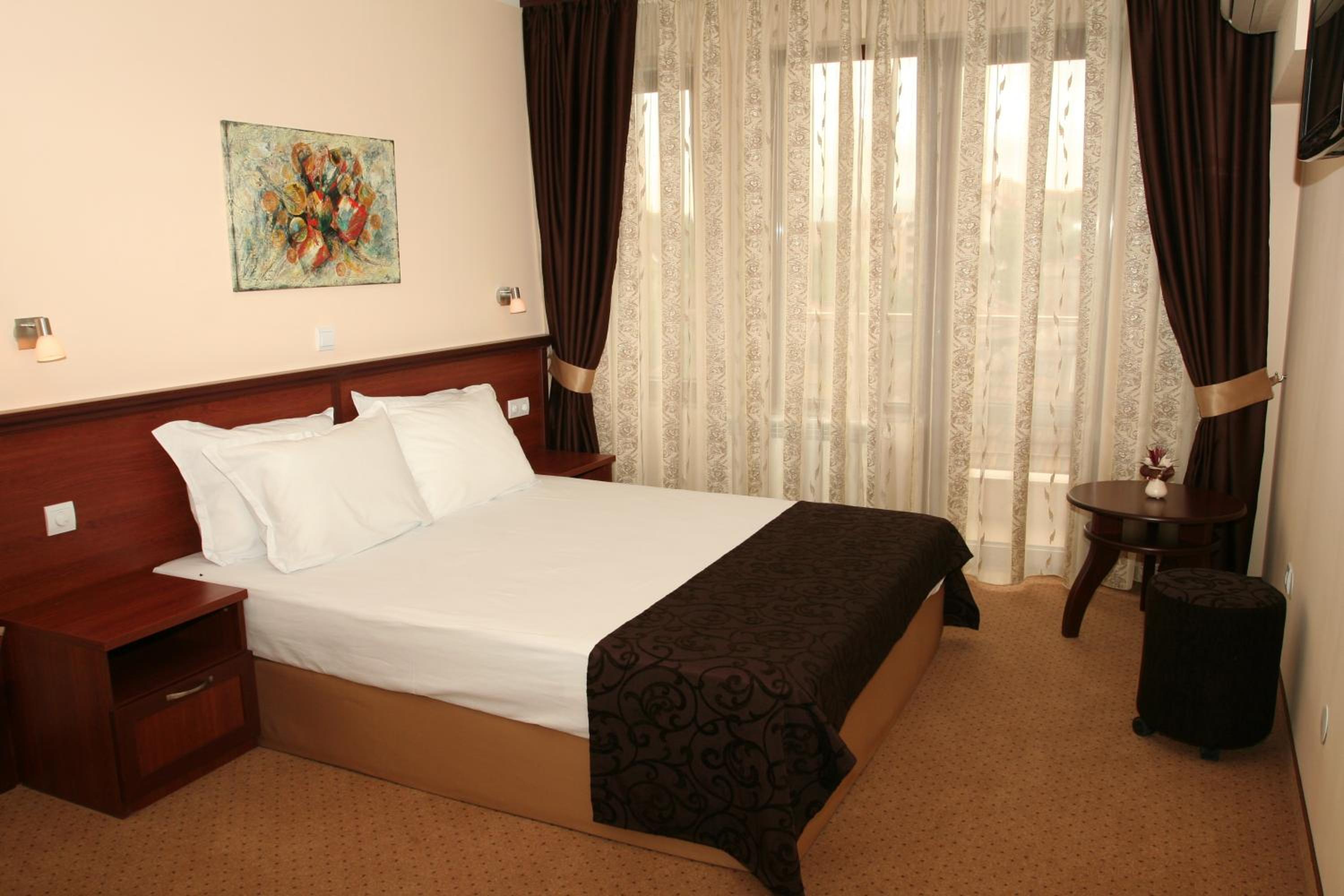 Standard Double Room - Photo 2