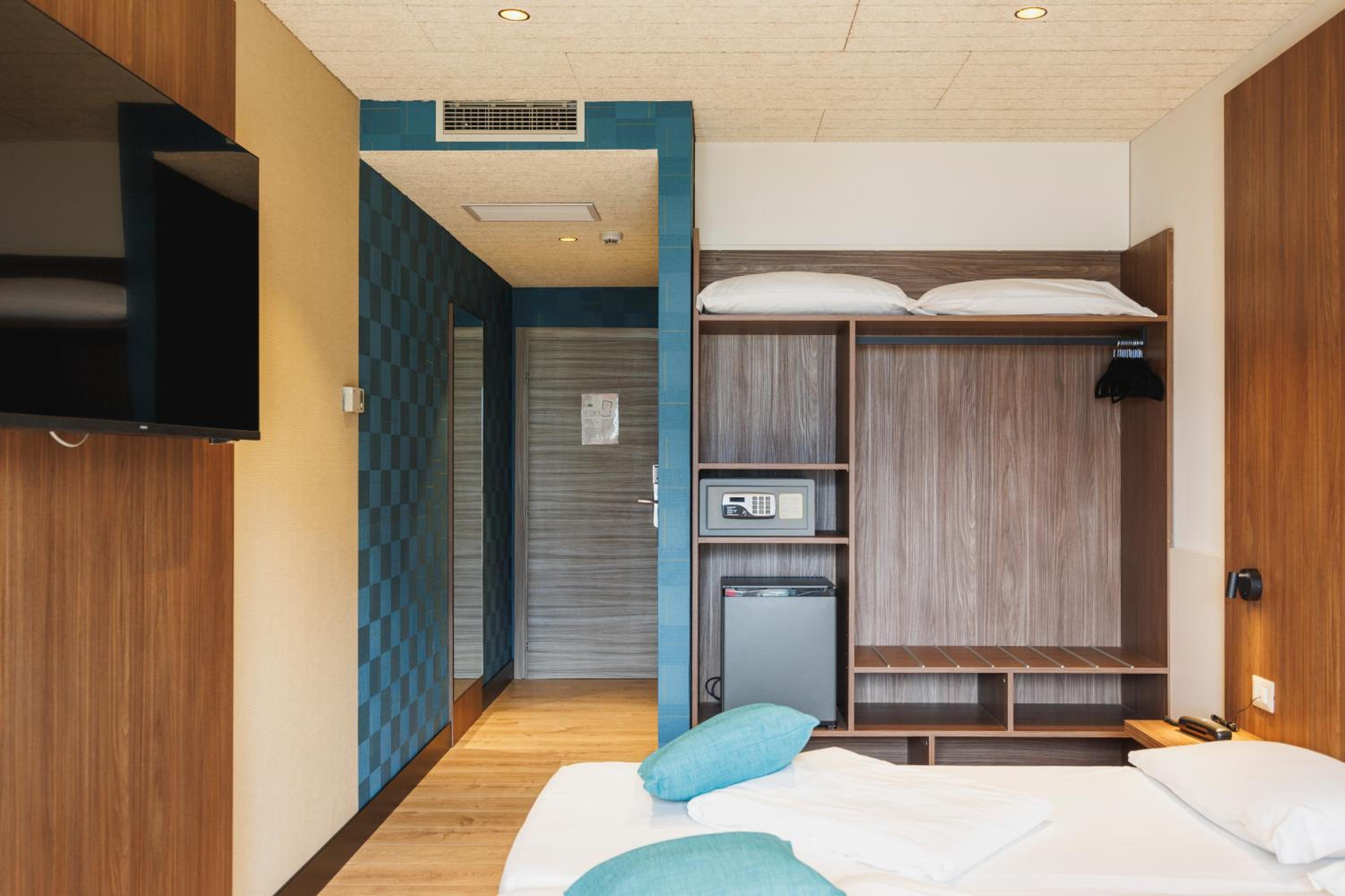 Superior Double Room with Lake View - Photo 3