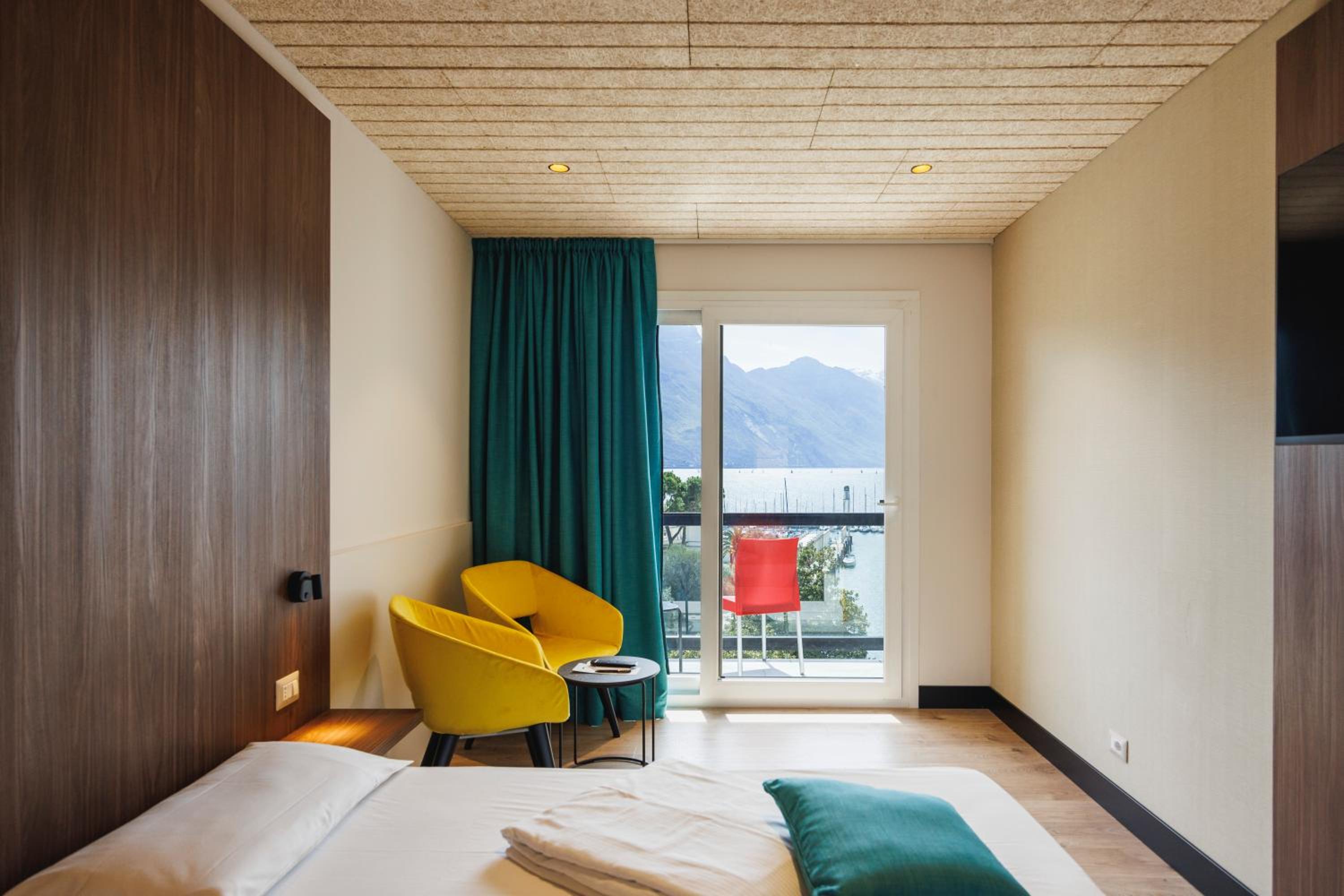Superior Double Room with Lake View - Photo 1