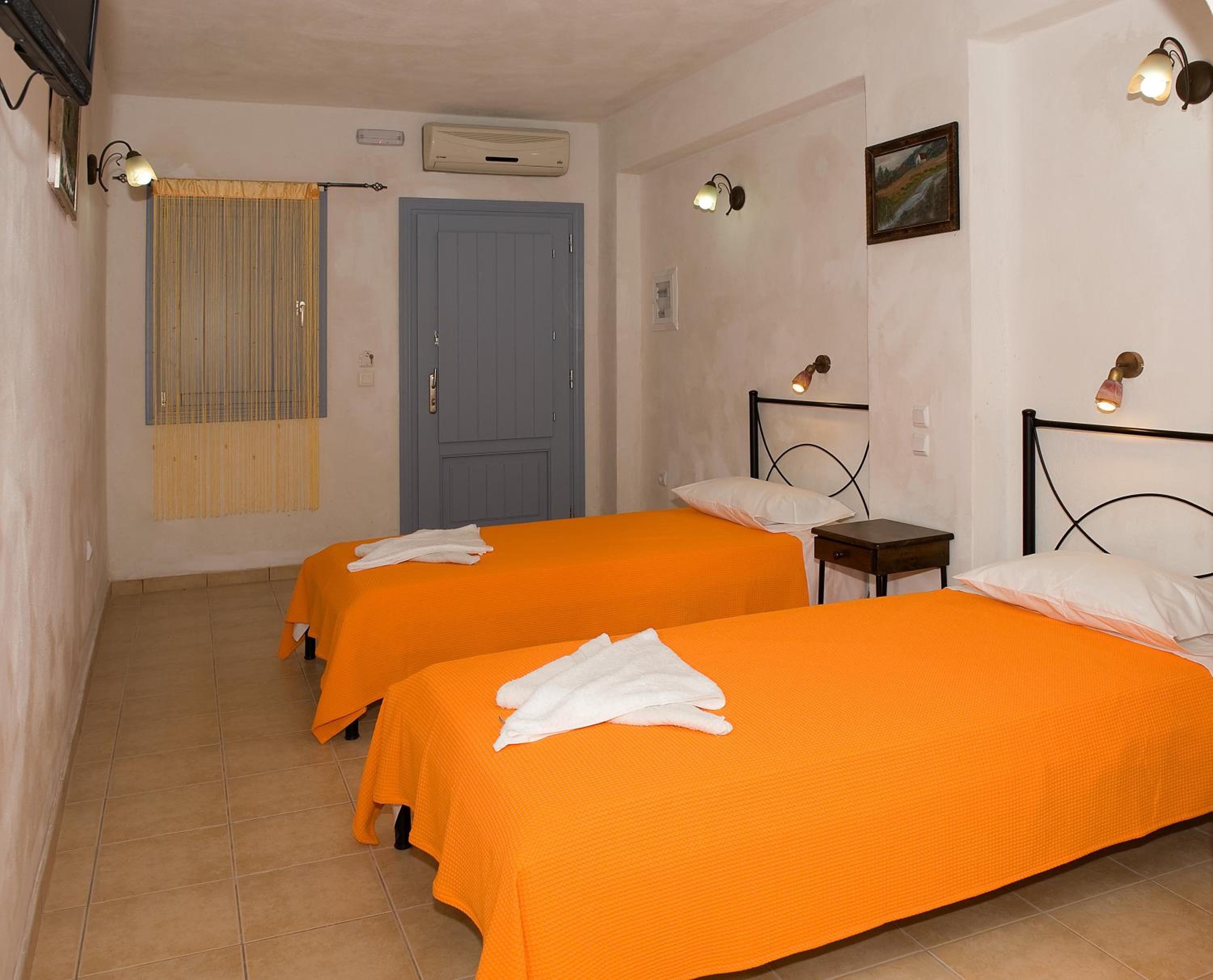 Standard Family Room - Photo 7