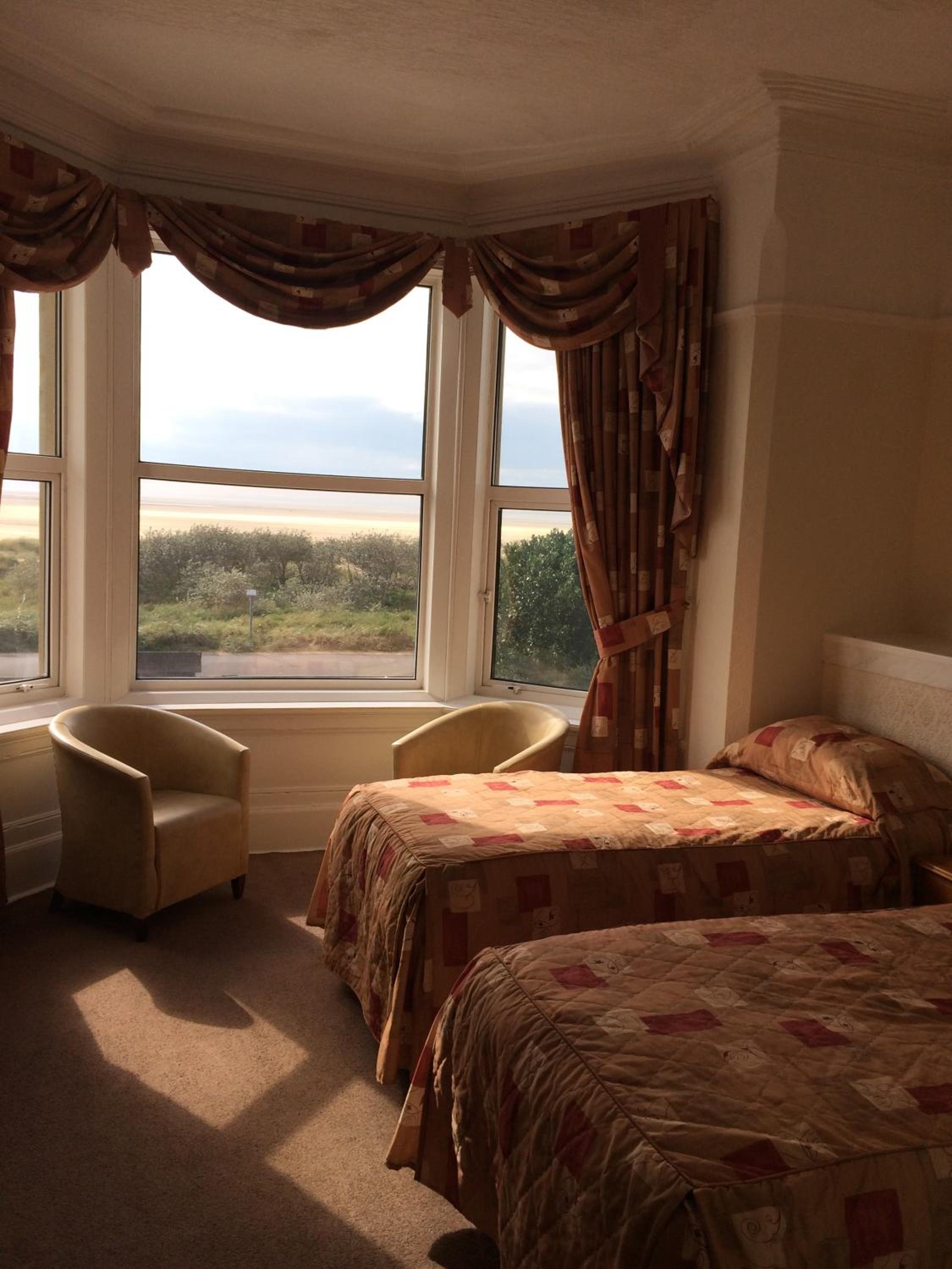 Deluxe Double or Twin Room with Sea View photo 3