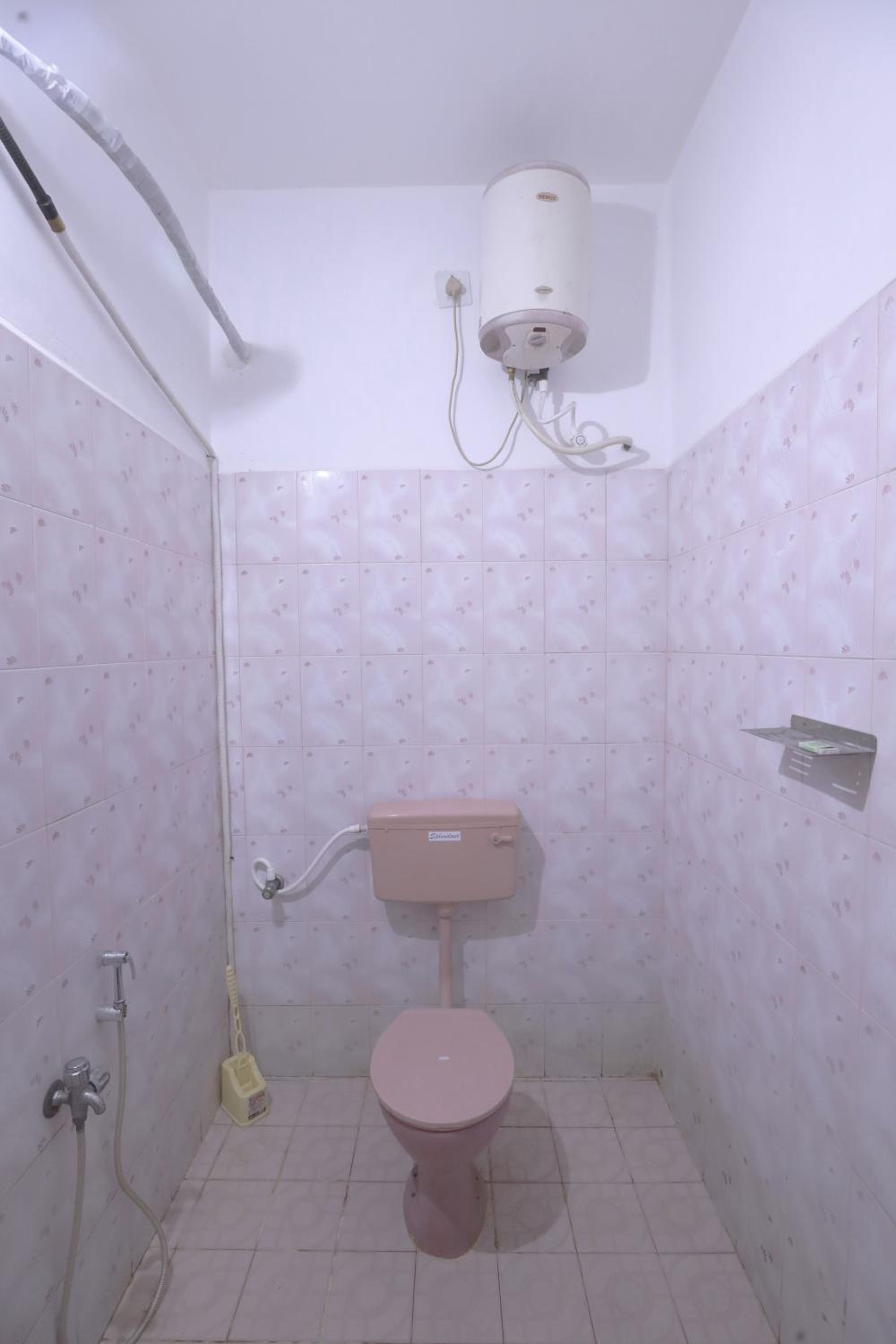 Large Double Room - Photo 13