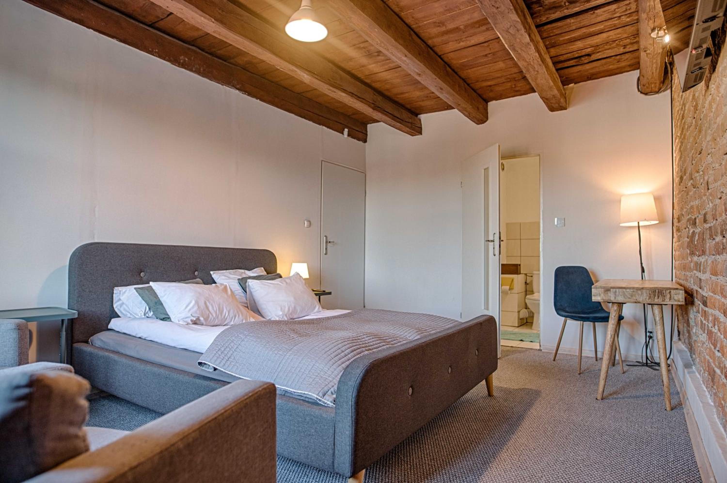 Classic Double or Twin Room with Shower - Photo 1