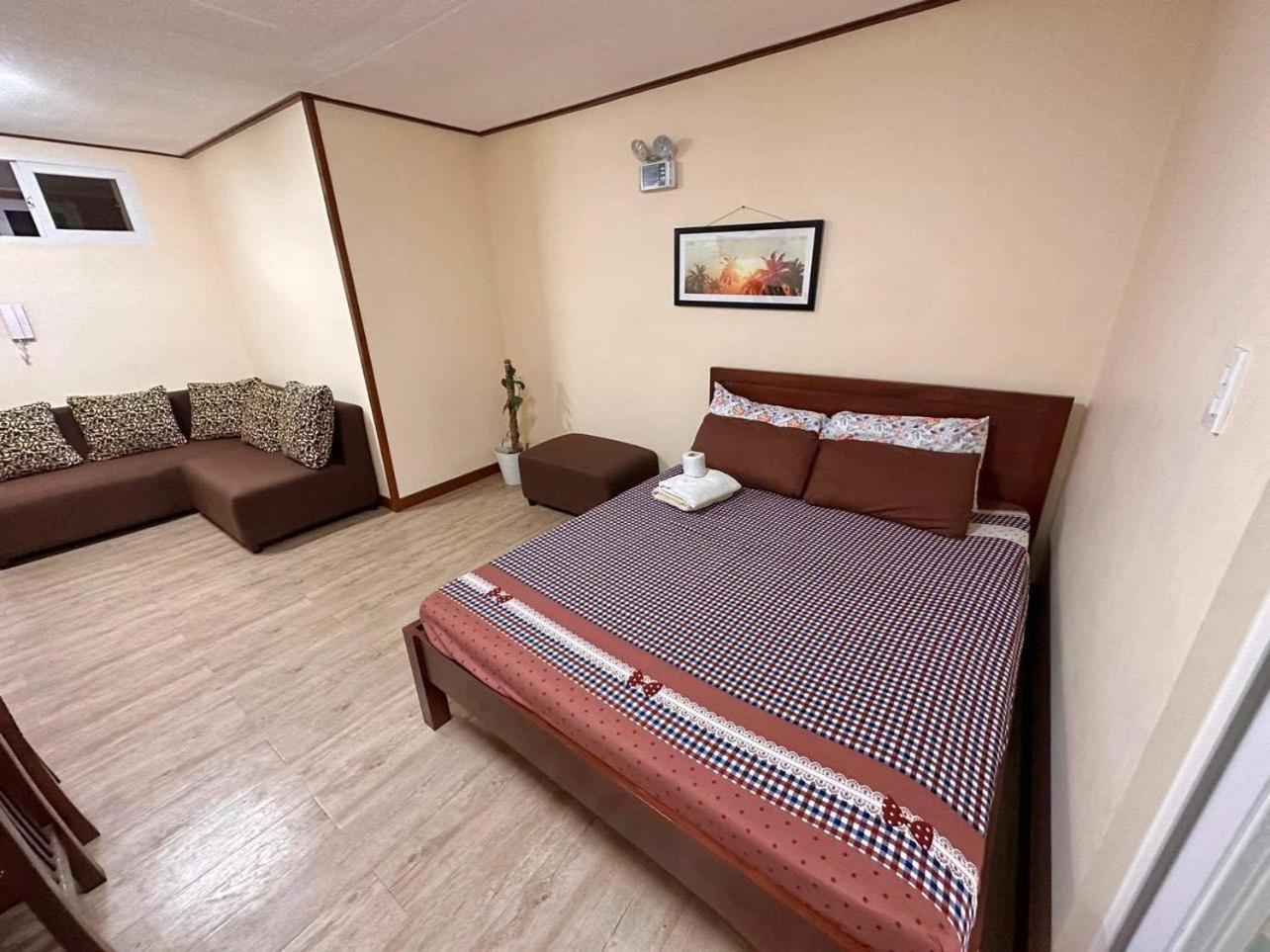 One-Bedroom Apartment - Photo 18