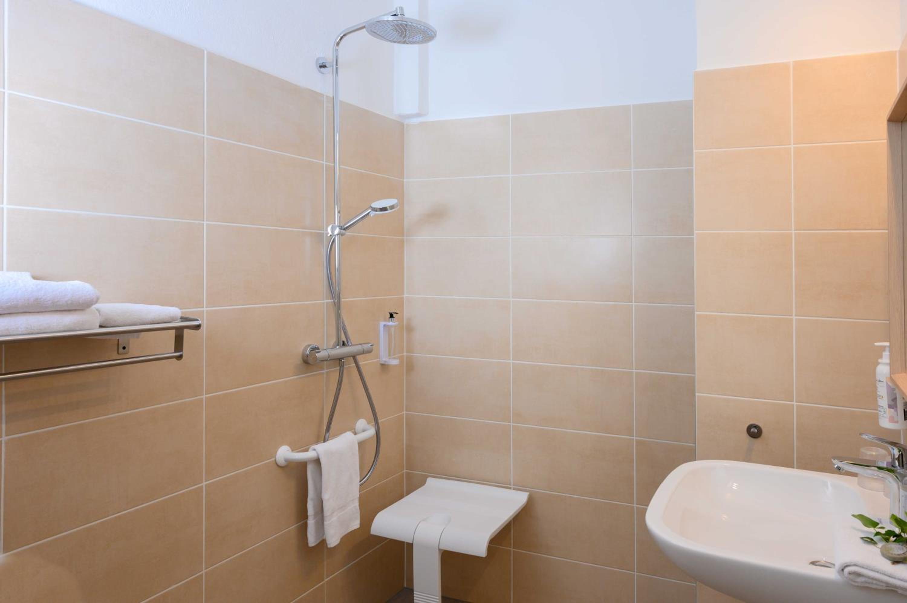 Double or Twin Room - Disability Access photo 2