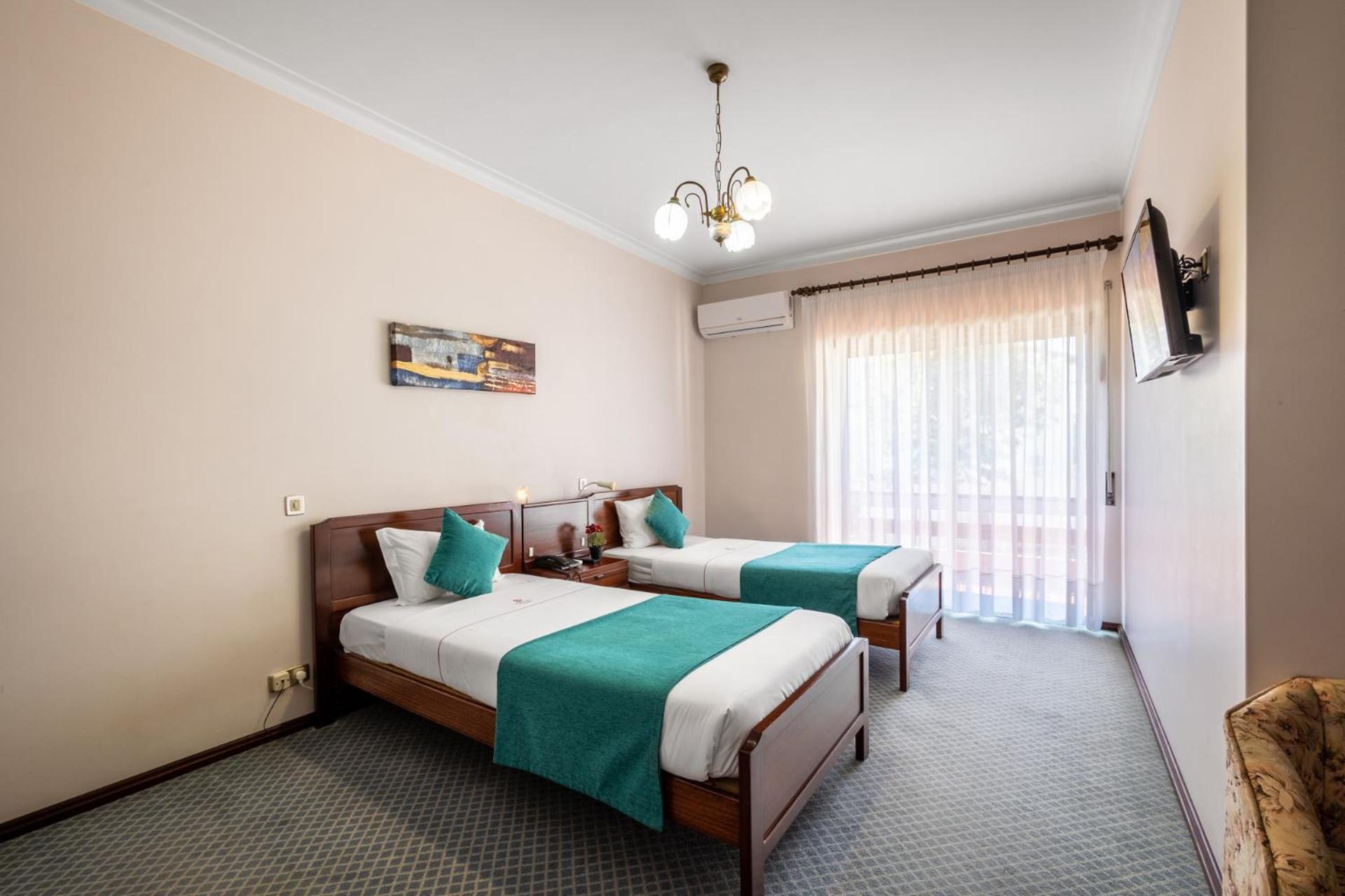 Deluxe Double Room - Photo 10