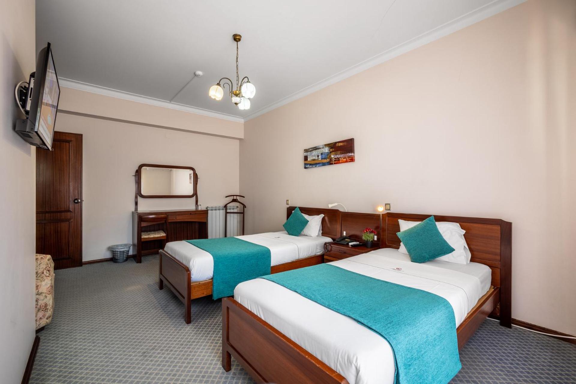 Standard Twin Room - Photo 3