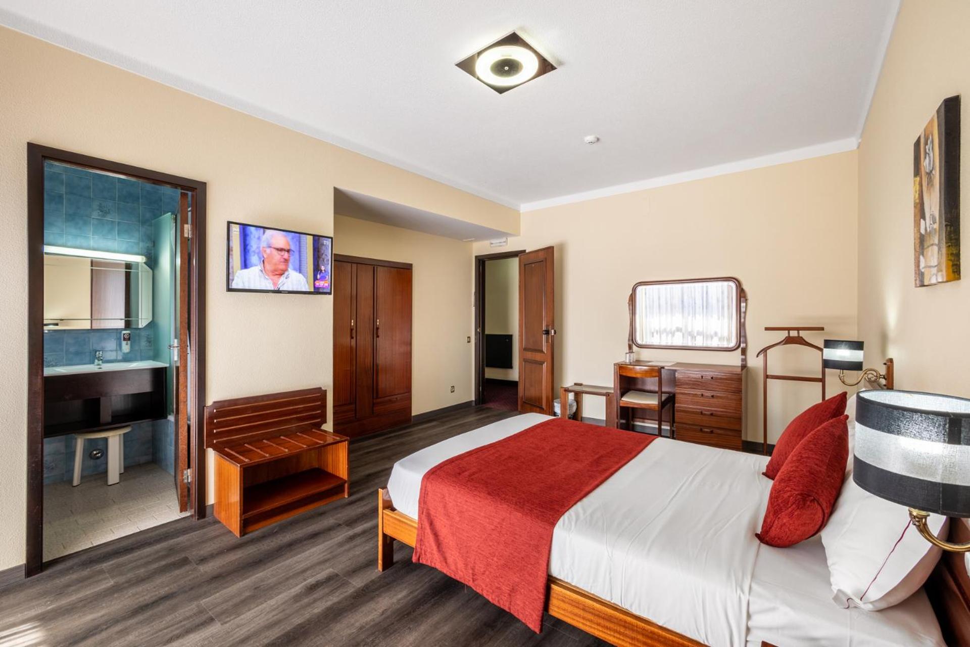 Deluxe Double Room - Photo 15
