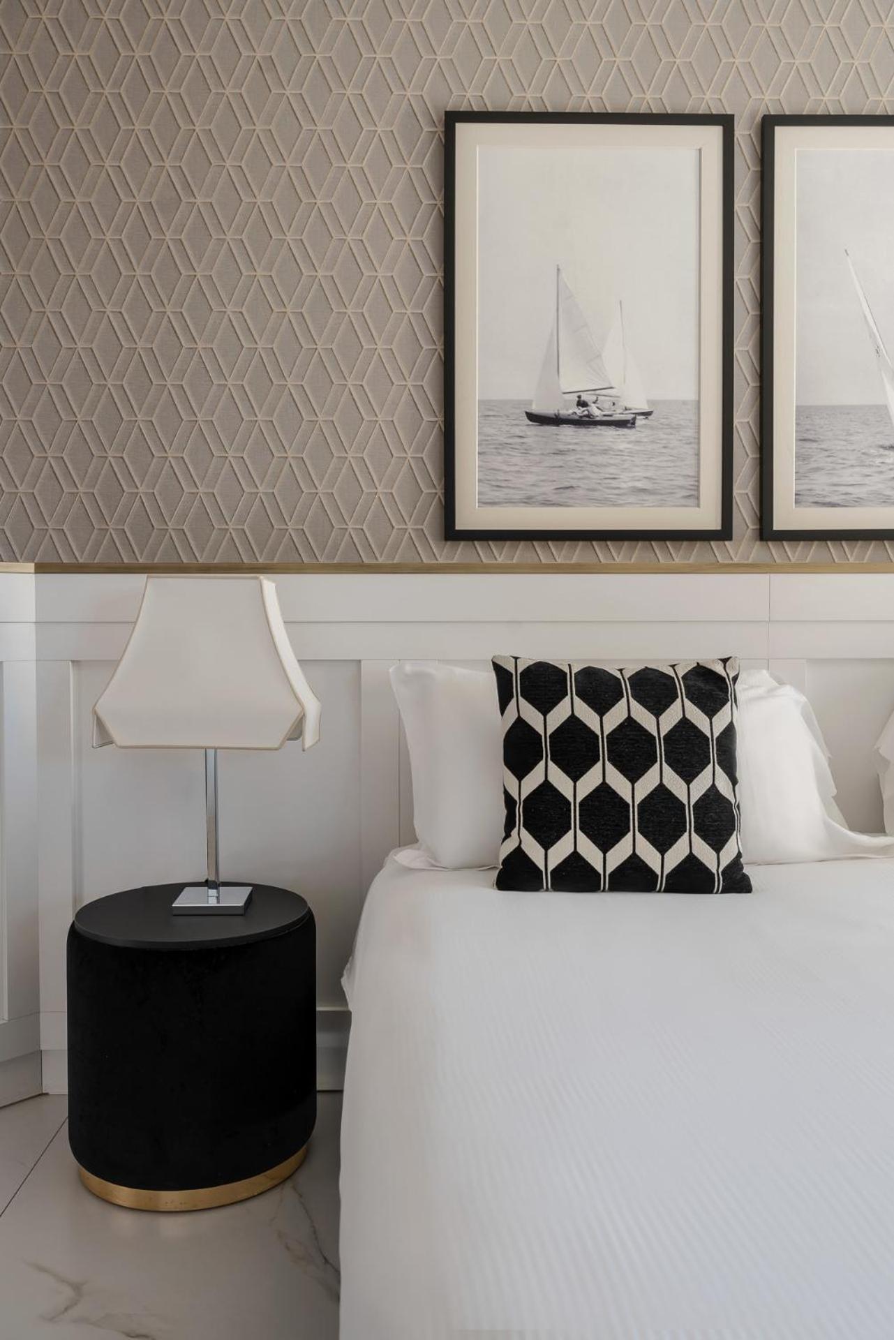 Double or Twin Room with City View and Spa Access - Photo 13