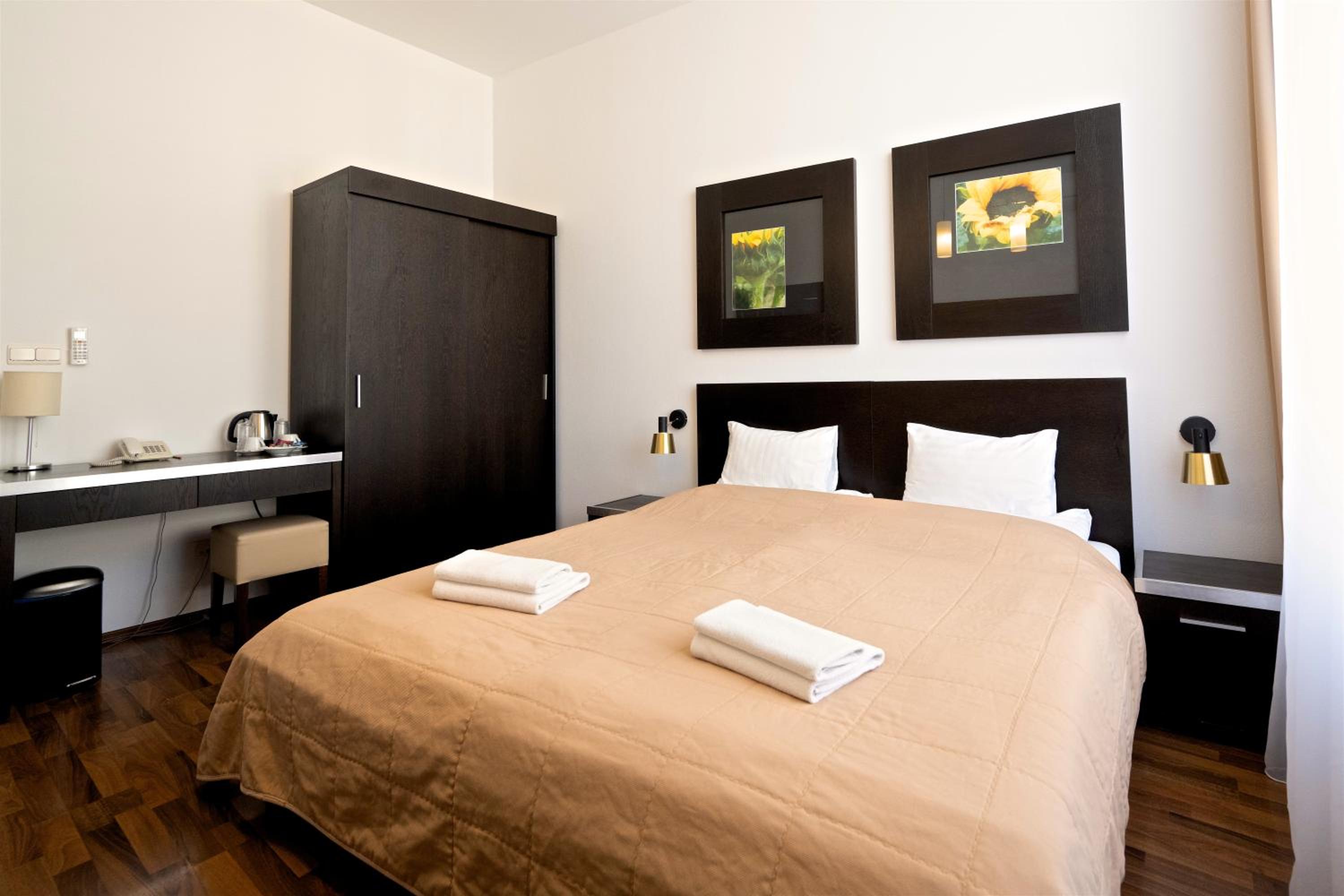 Standard Double/Twin Room - Photo 1