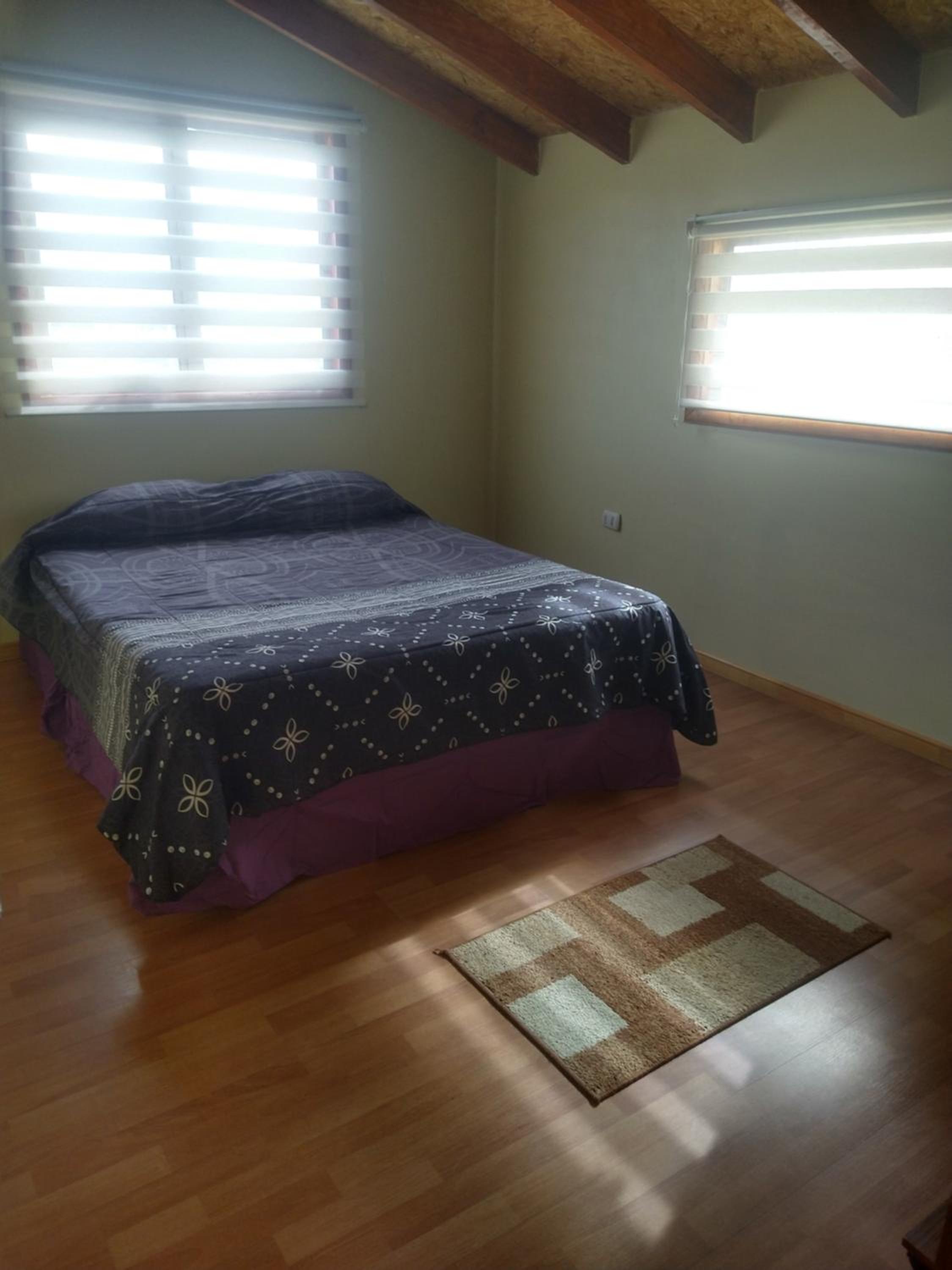 Queen Room with Shared Bathroom photo 2