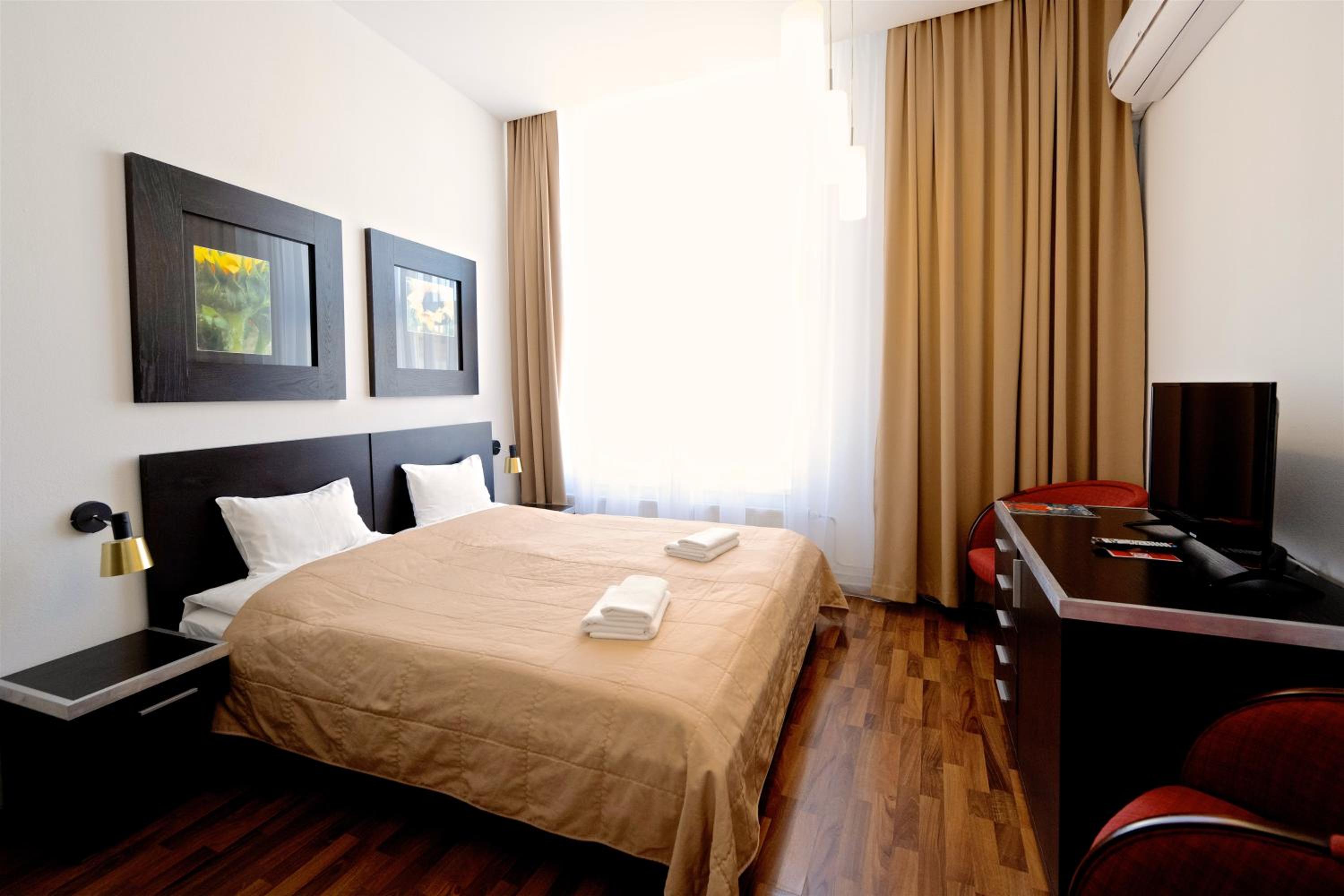 Standard Double/Twin Room - Photo 5