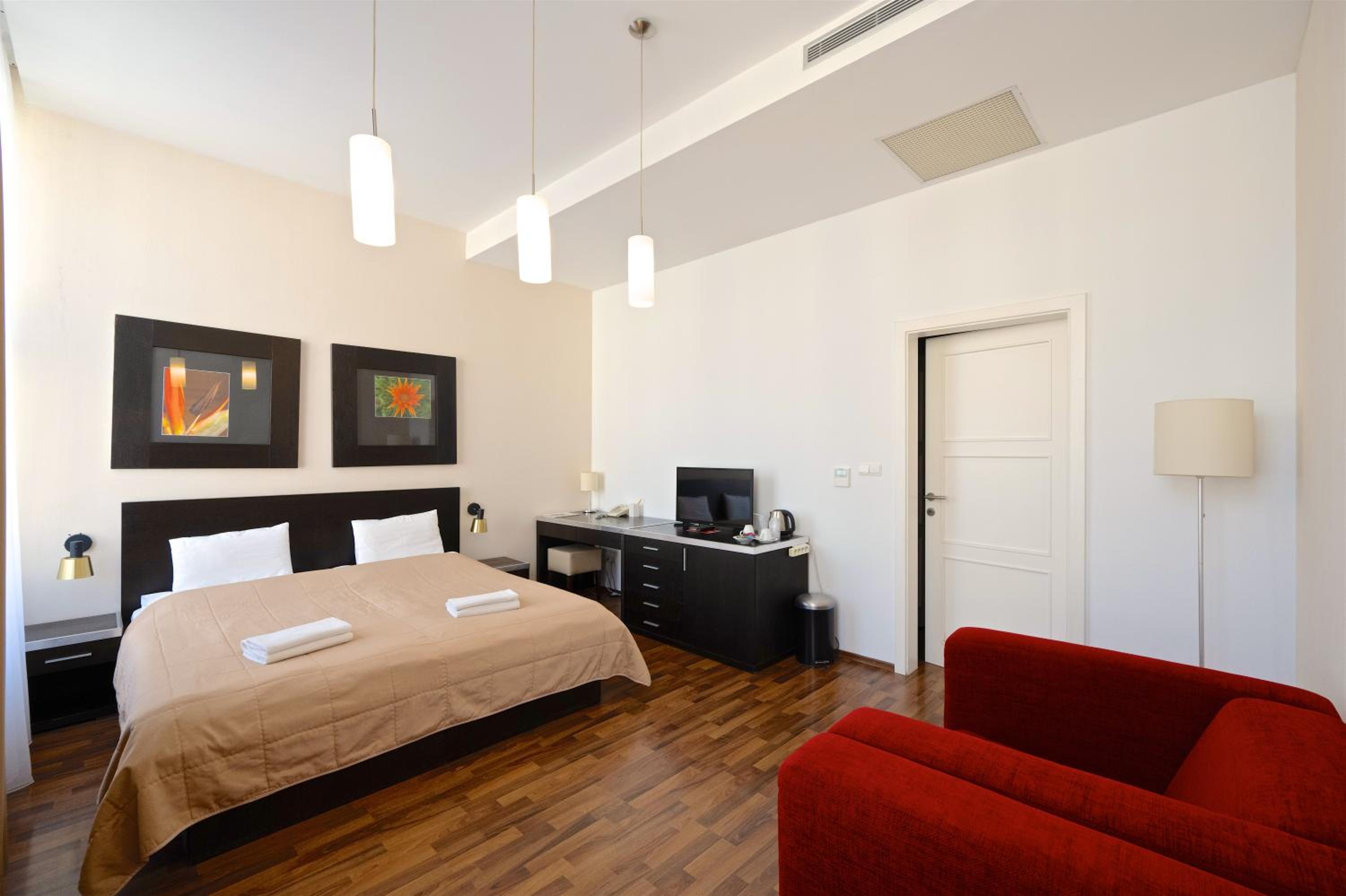 Business Double Room - Photo 2