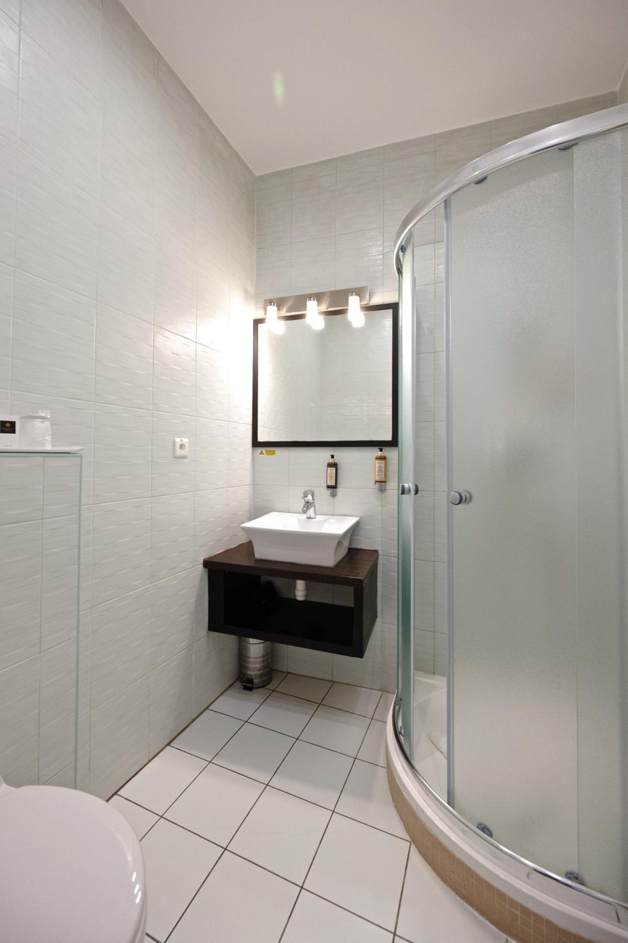 Standard Double/Twin Room - Photo 8