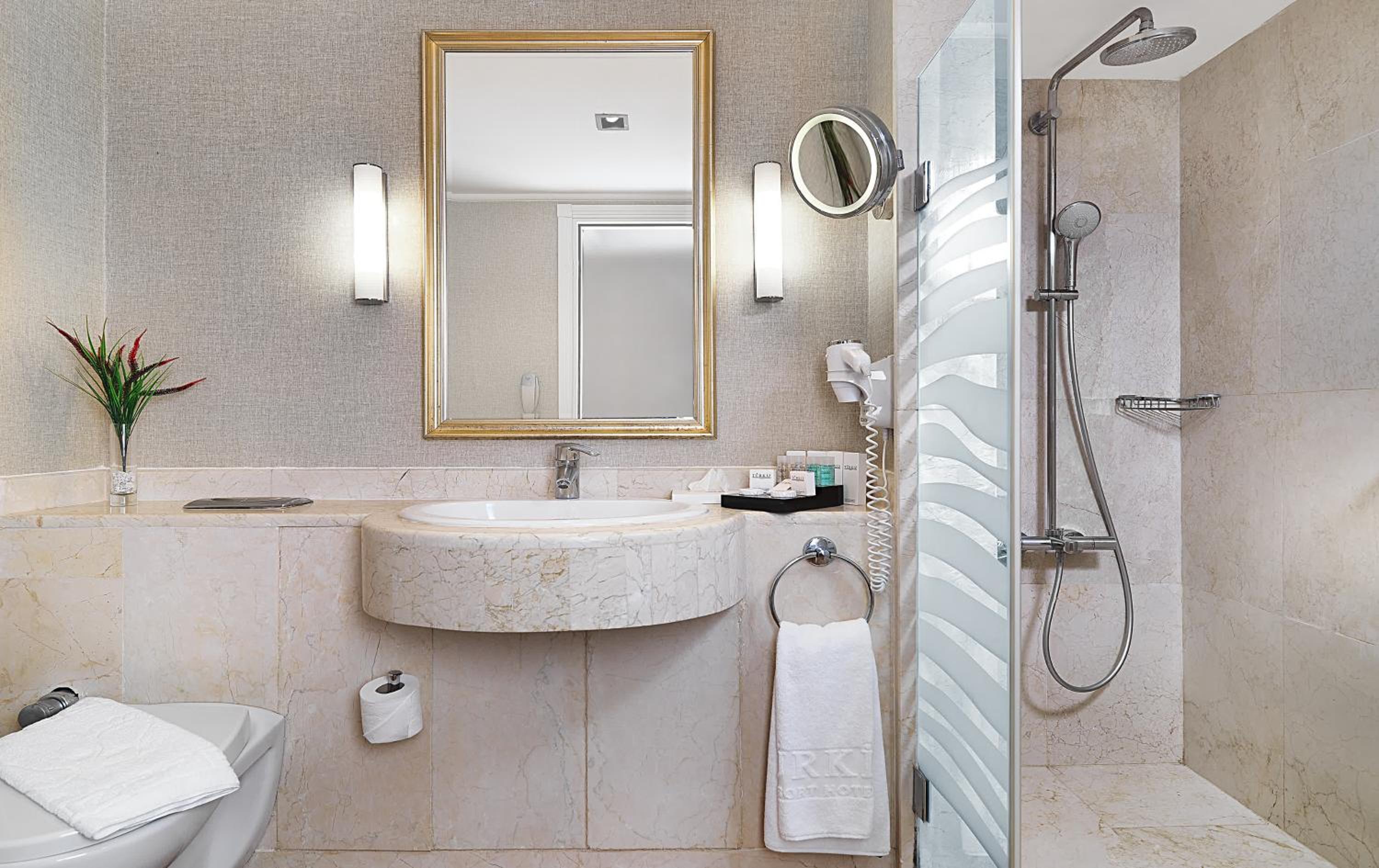 Standard Double or Twin Room - Photo 2