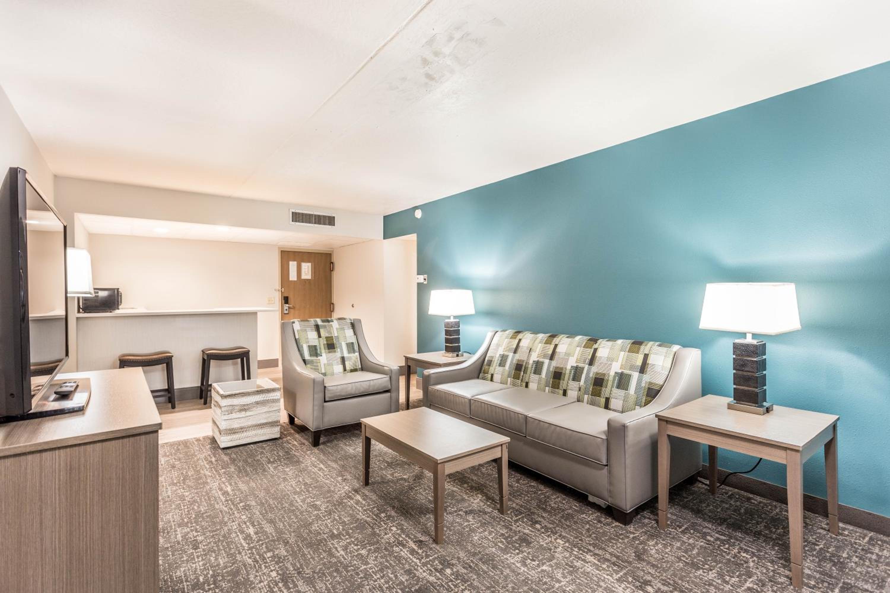 One-Bedroom King Suite - Non-Smoking - Photo 2