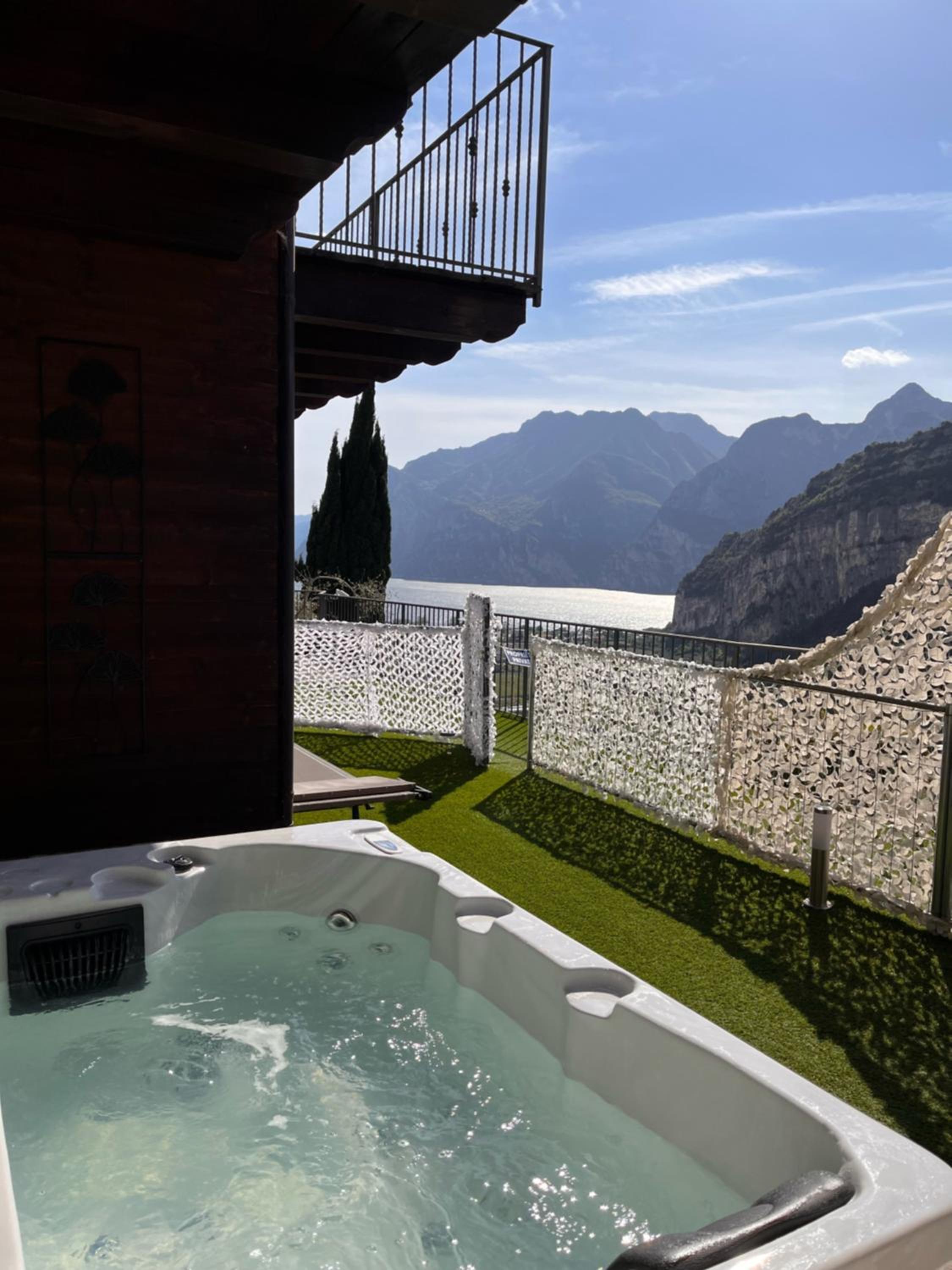 Superior Double Room with External Spa Bath - Photo 5