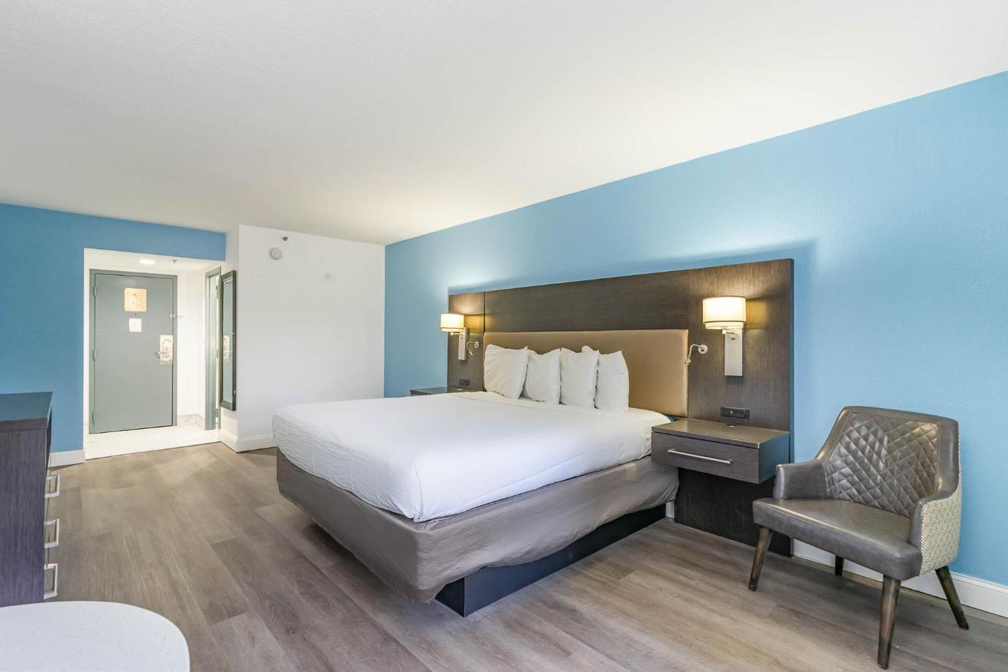 Premier Ocean View King With Balcony