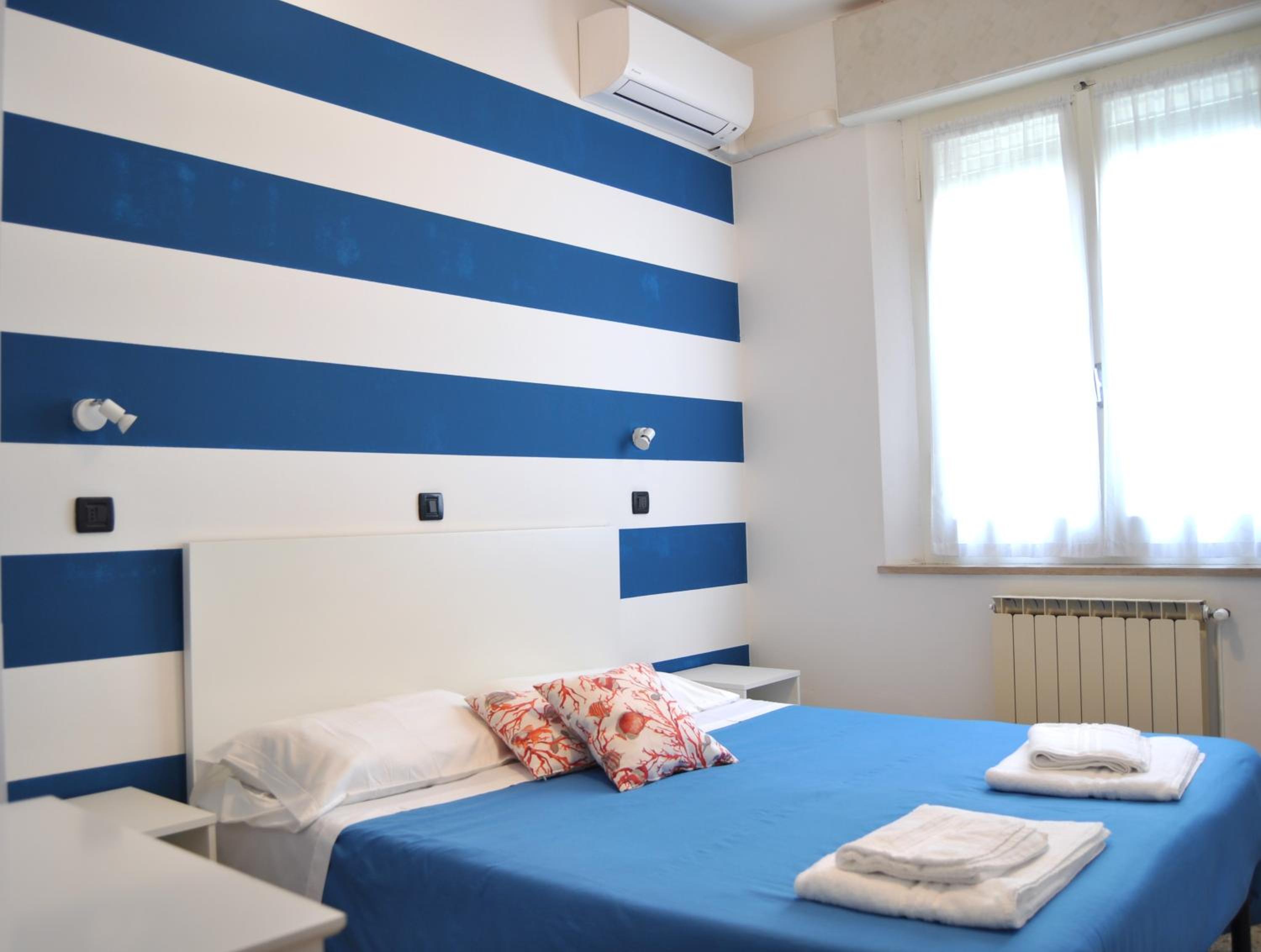 Standard Double or Twin Room  - Photo 5