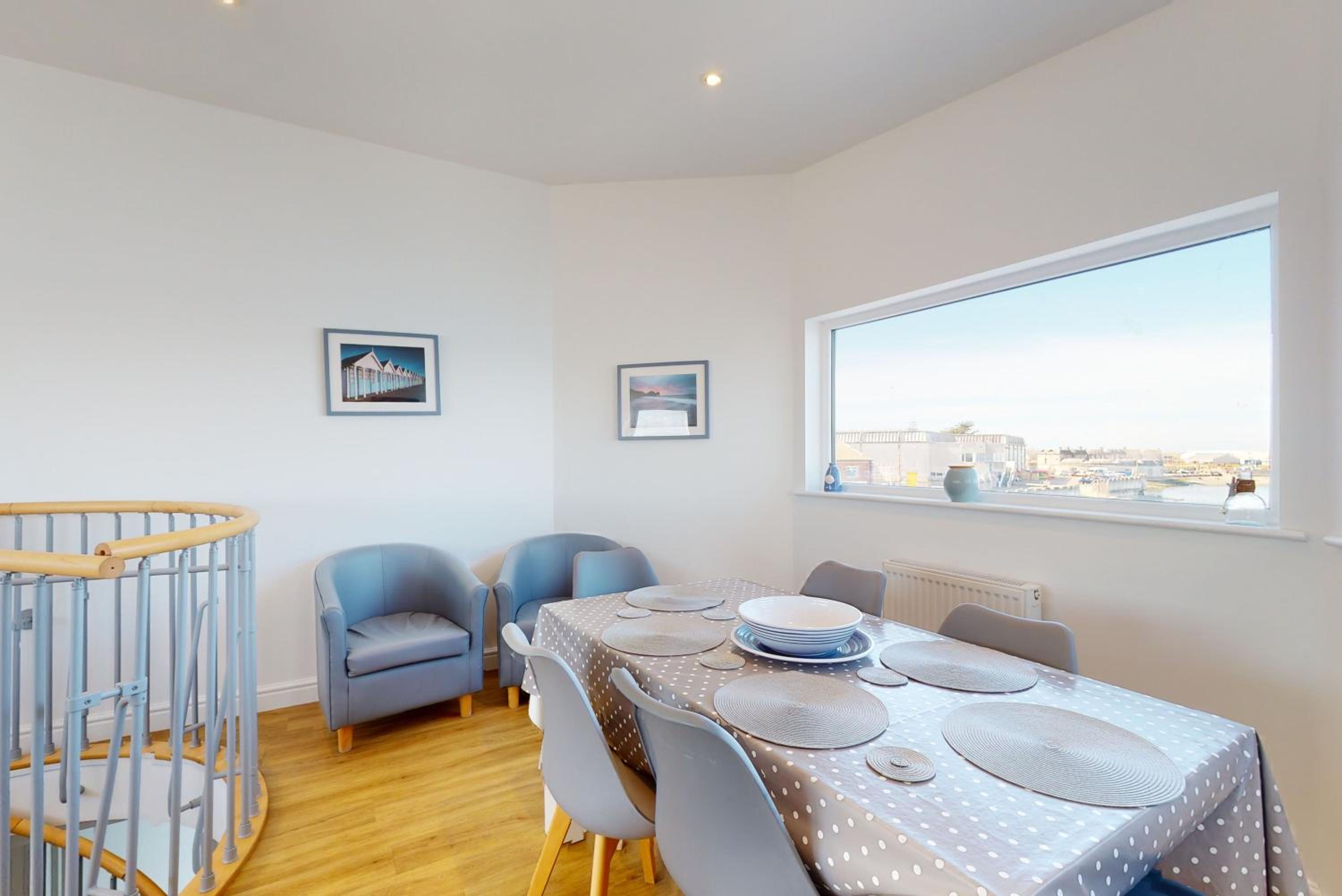 Three-Bedroom Apartment - Photo 10
