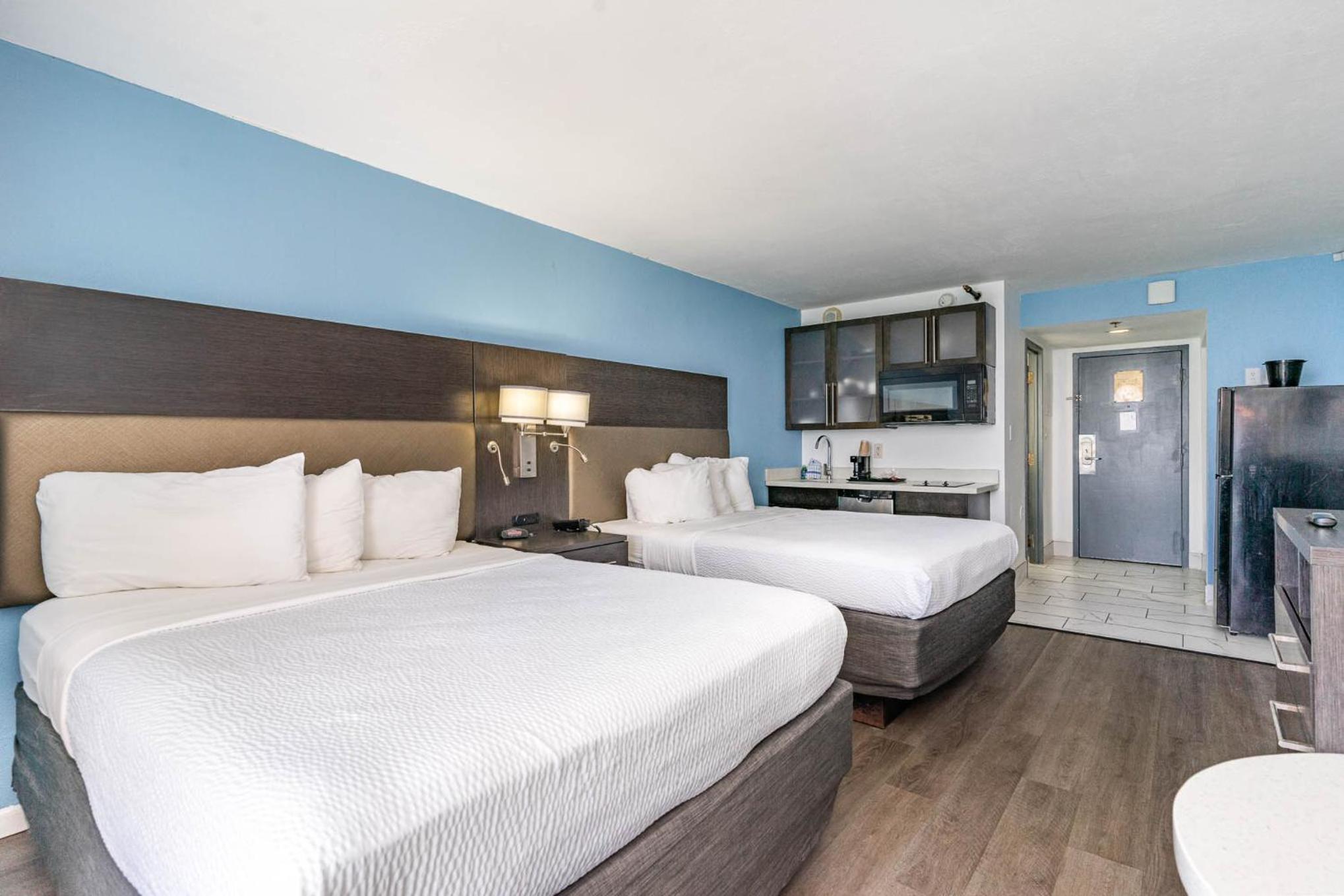 Premier Ocean Front 2 Queen Beds With Efficiency