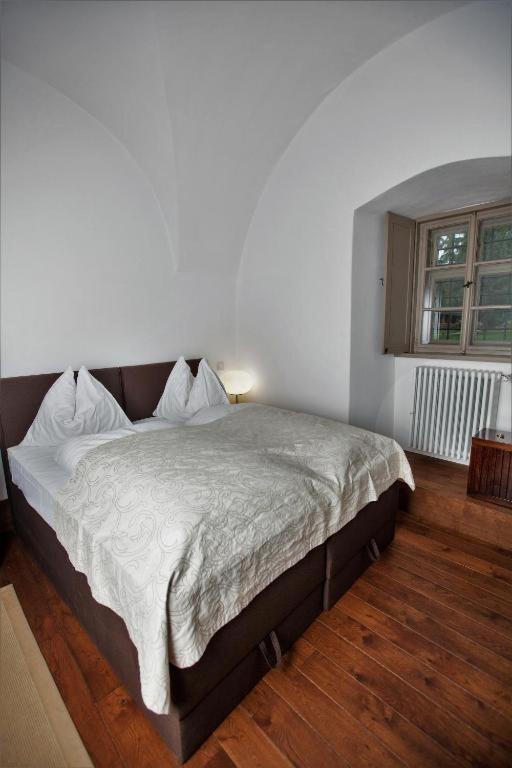 Standard Double Room with Two Double Beds - Photo 4
