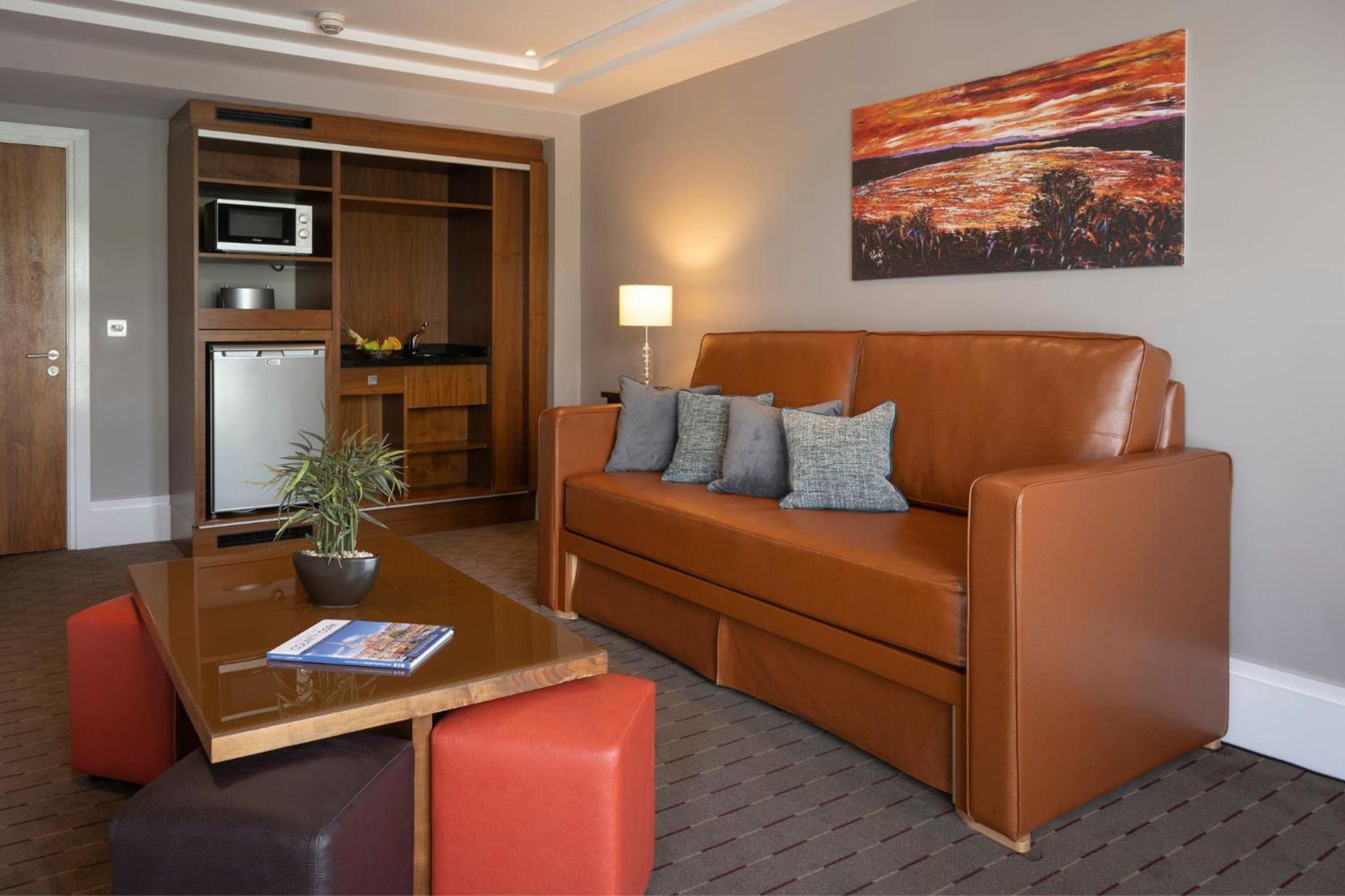 One-Bedroom Suite (2 Adults + 2 Children) - Photo 4