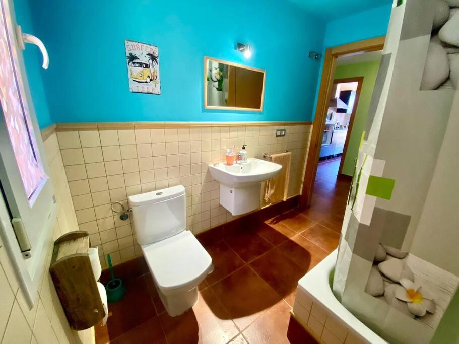 Twin Room with Shared Bathroom photo 2