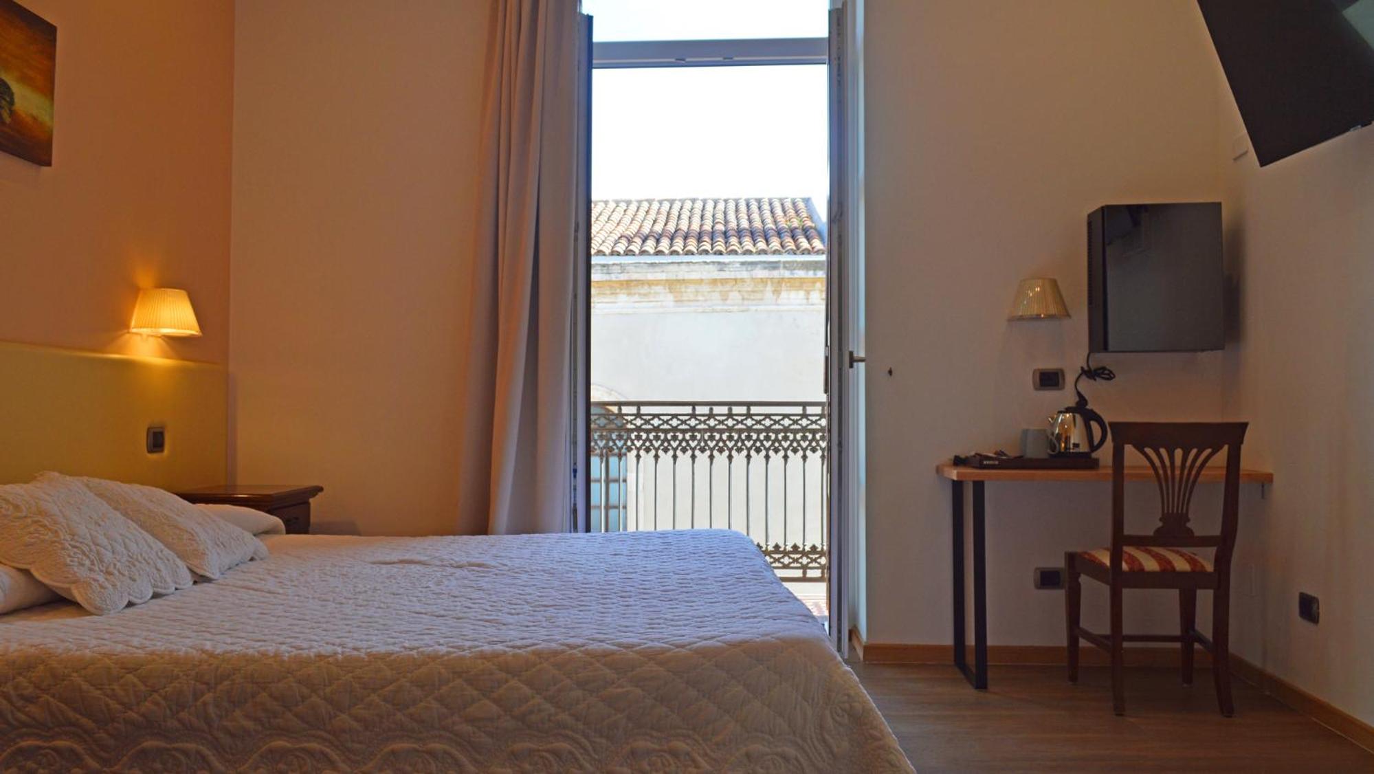 Standard Double or Twin Room - Photo 1