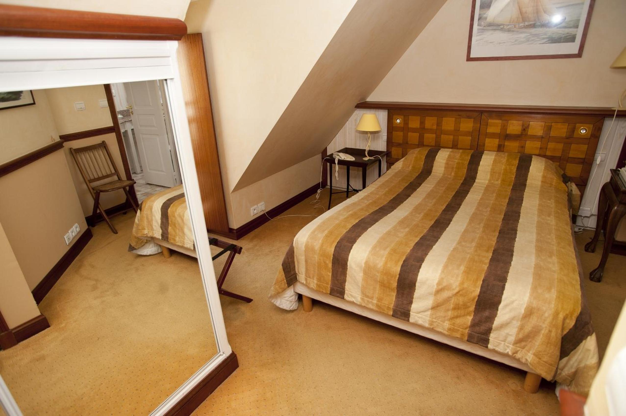 Small Double Room photo 1