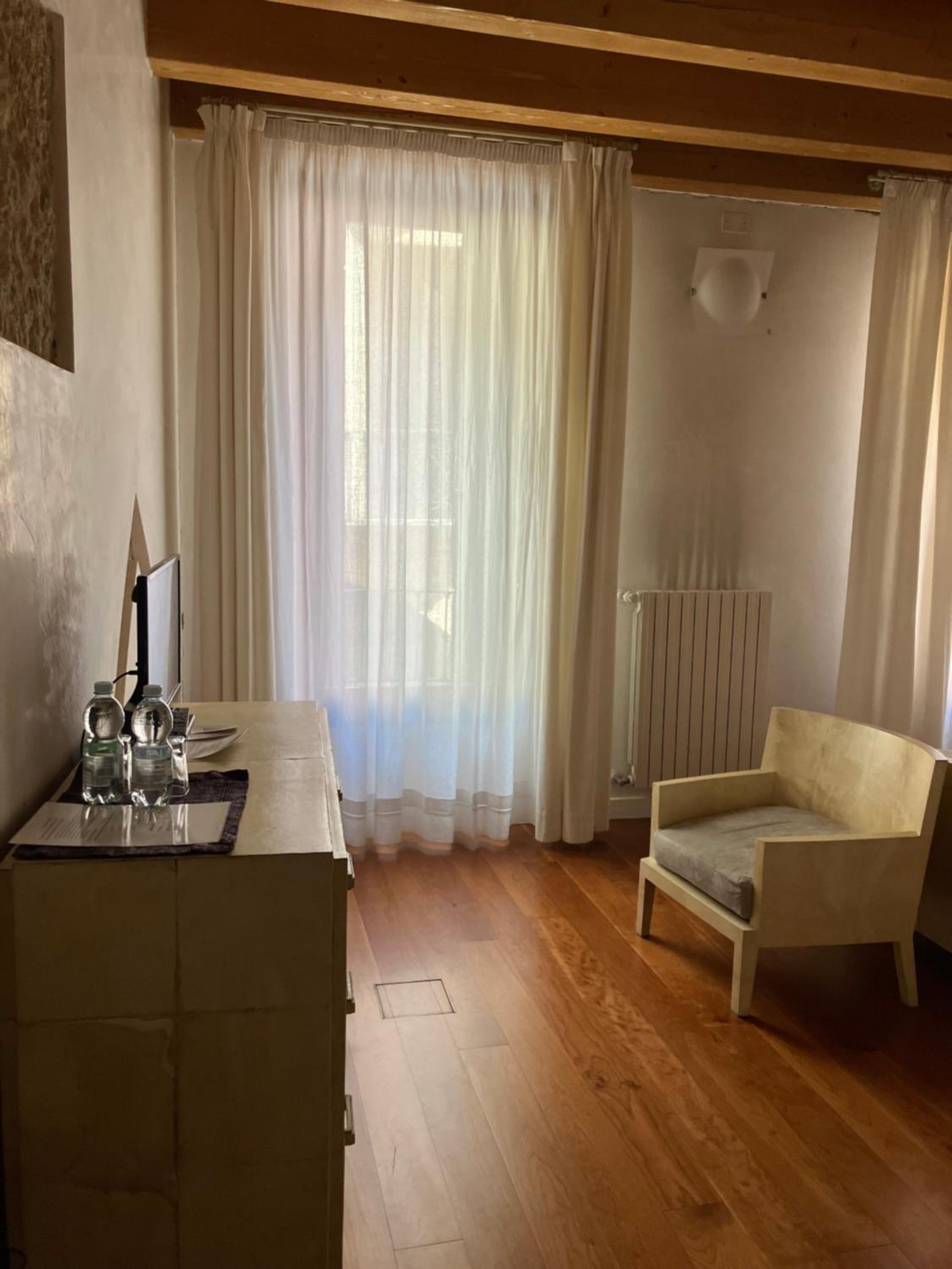 Double Room with Private Bathroom - Photo 2