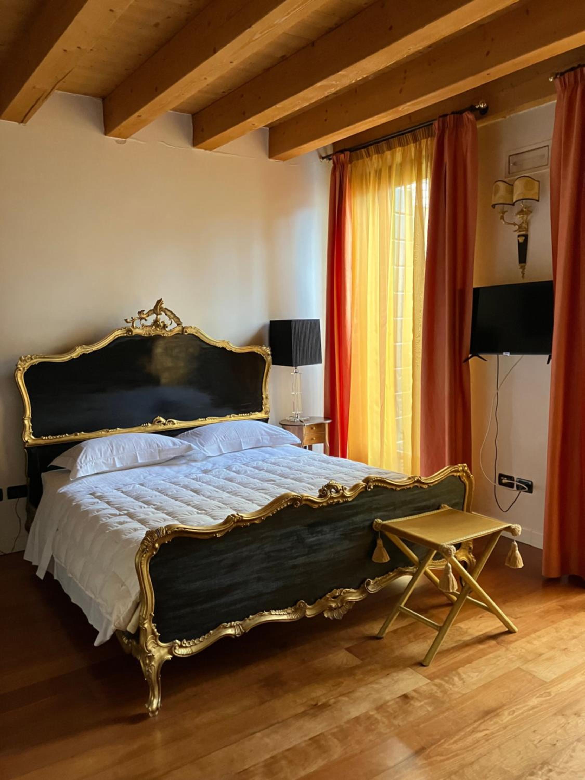 Double Room with Balcony - Photo 1