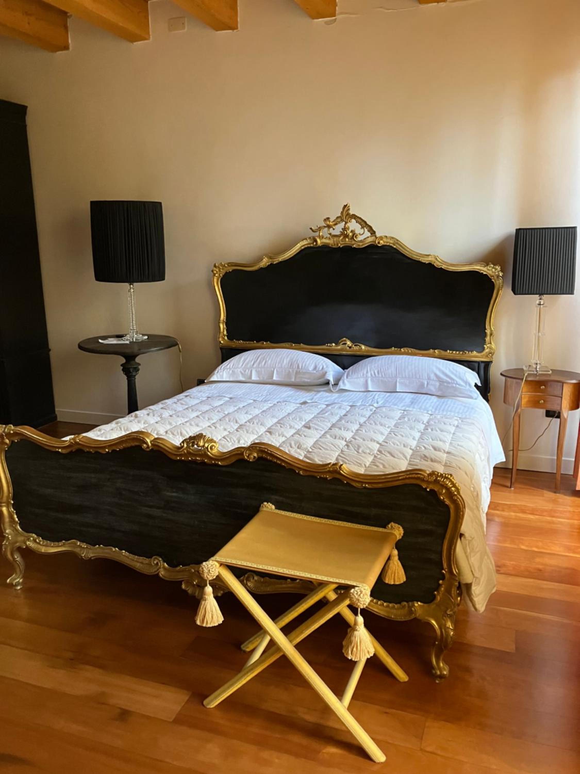 Double Room with Balcony - Photo 3