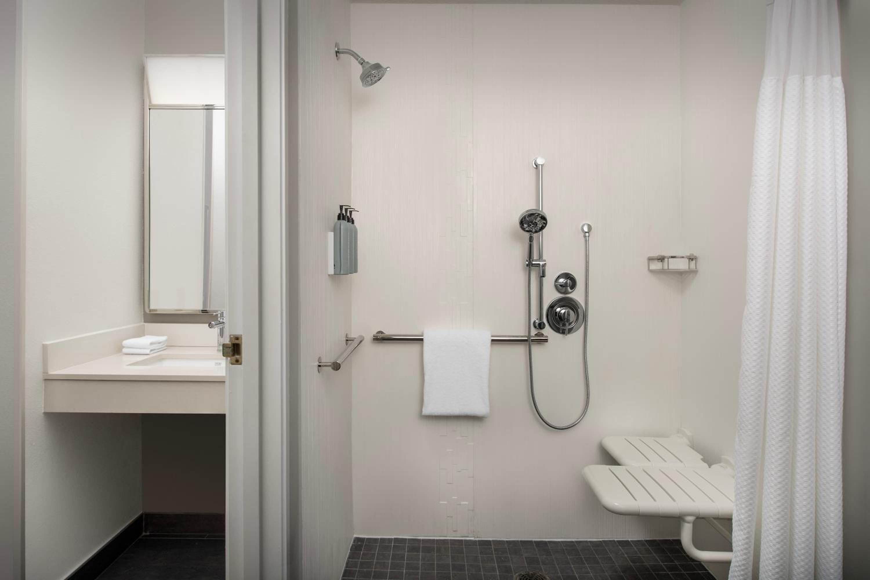 Accessible Room, Guest room, 2 Double photo 3