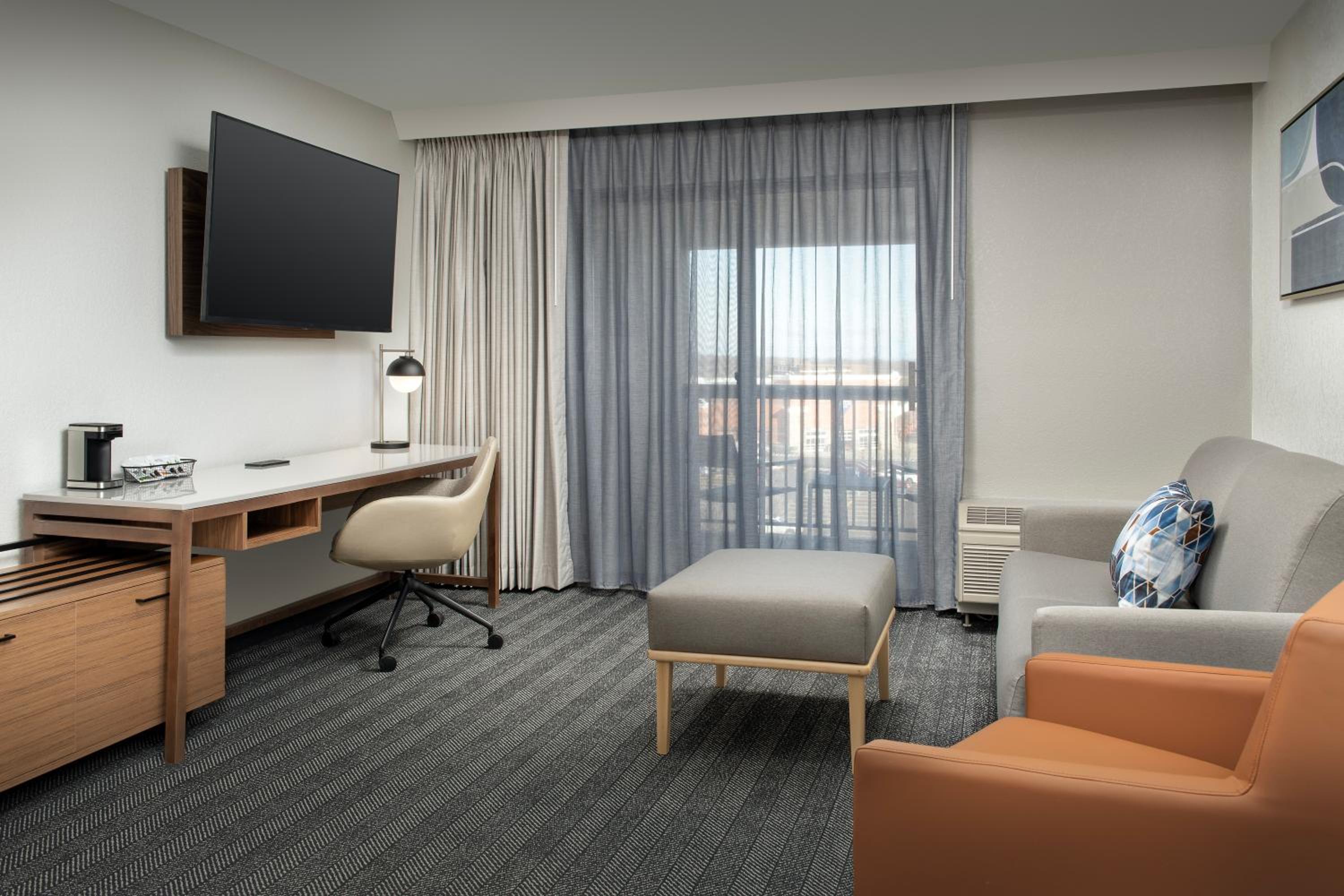 King Room with Sofa Bed - Non-Smoking - Photo 1