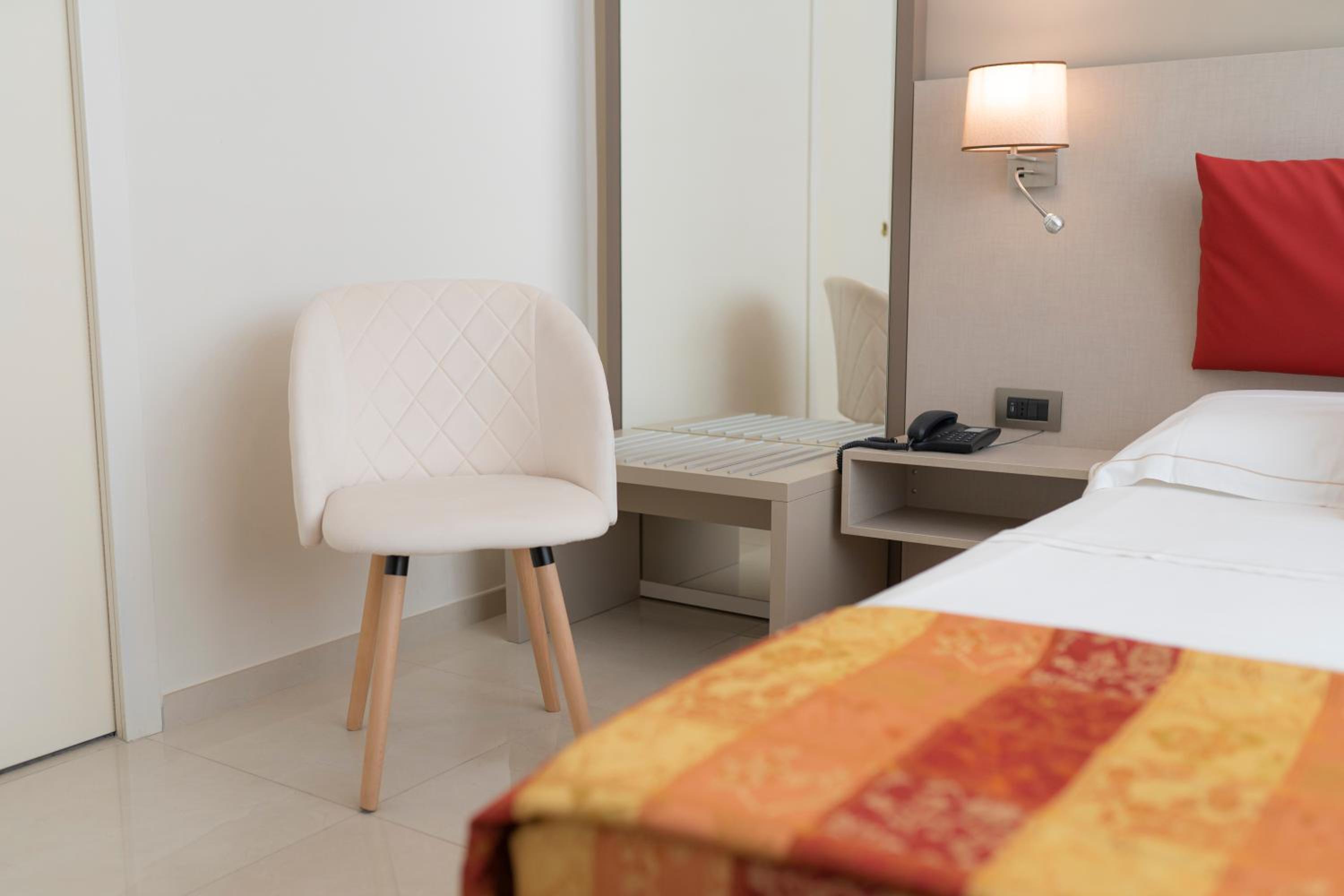 Double Room - Photo 7